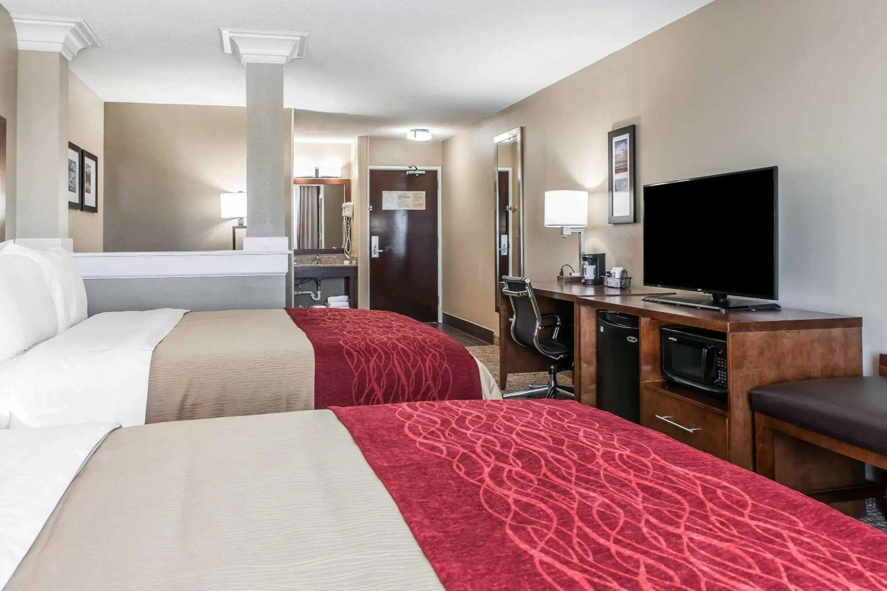 Photo of the whole room, Bed in Comfort Inn & Suites Mount Sterling