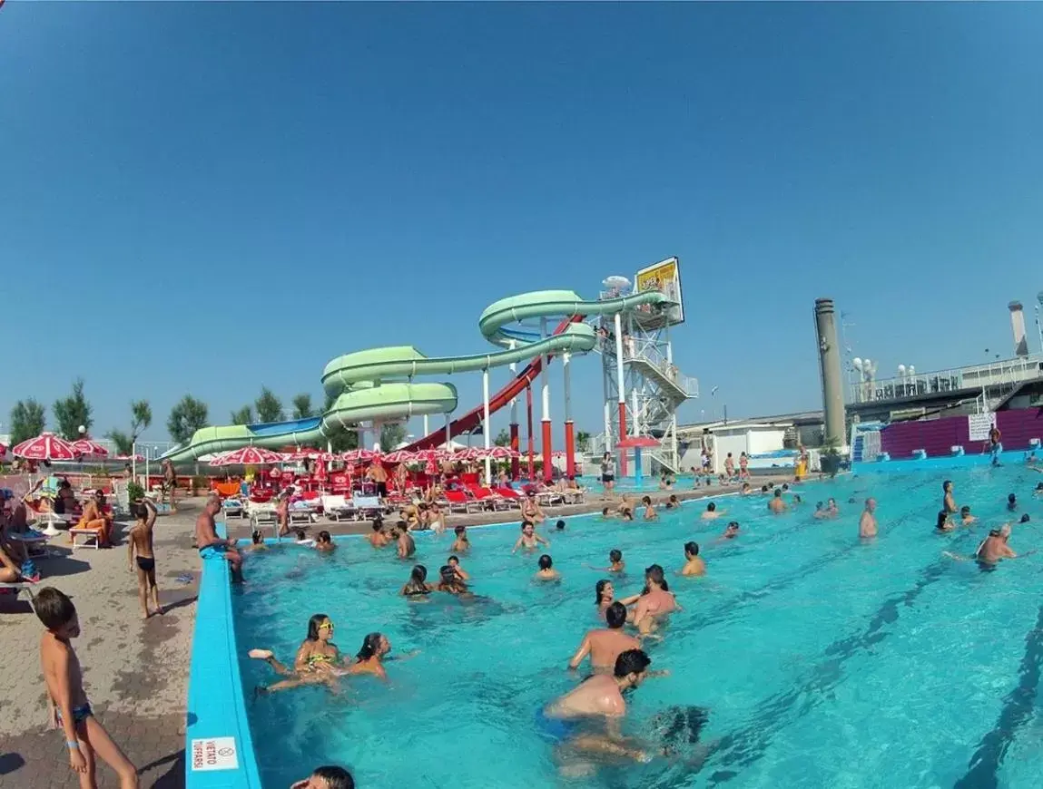 Swimming pool, Water Park in Hotel Niagara Riccione