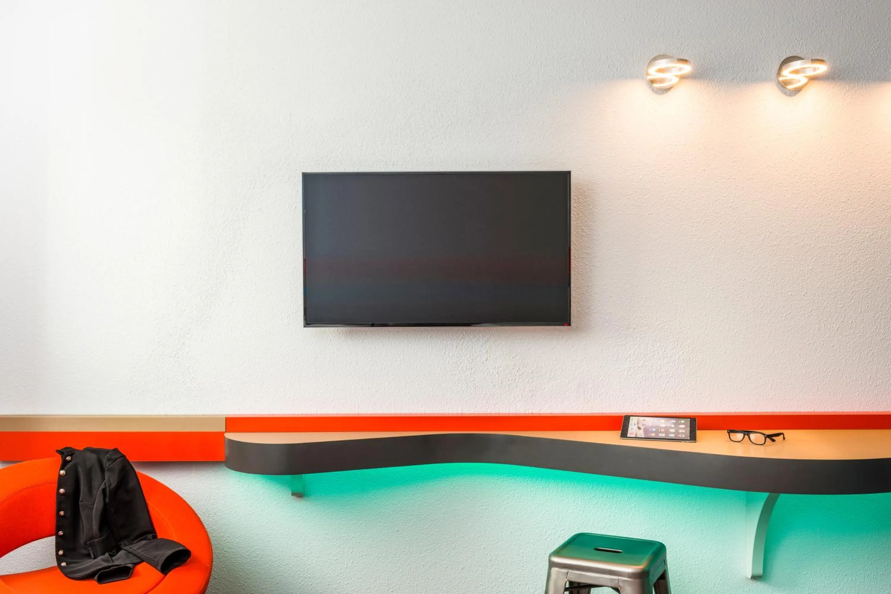 TV and multimedia in ibis Styles Antony Paris Sud