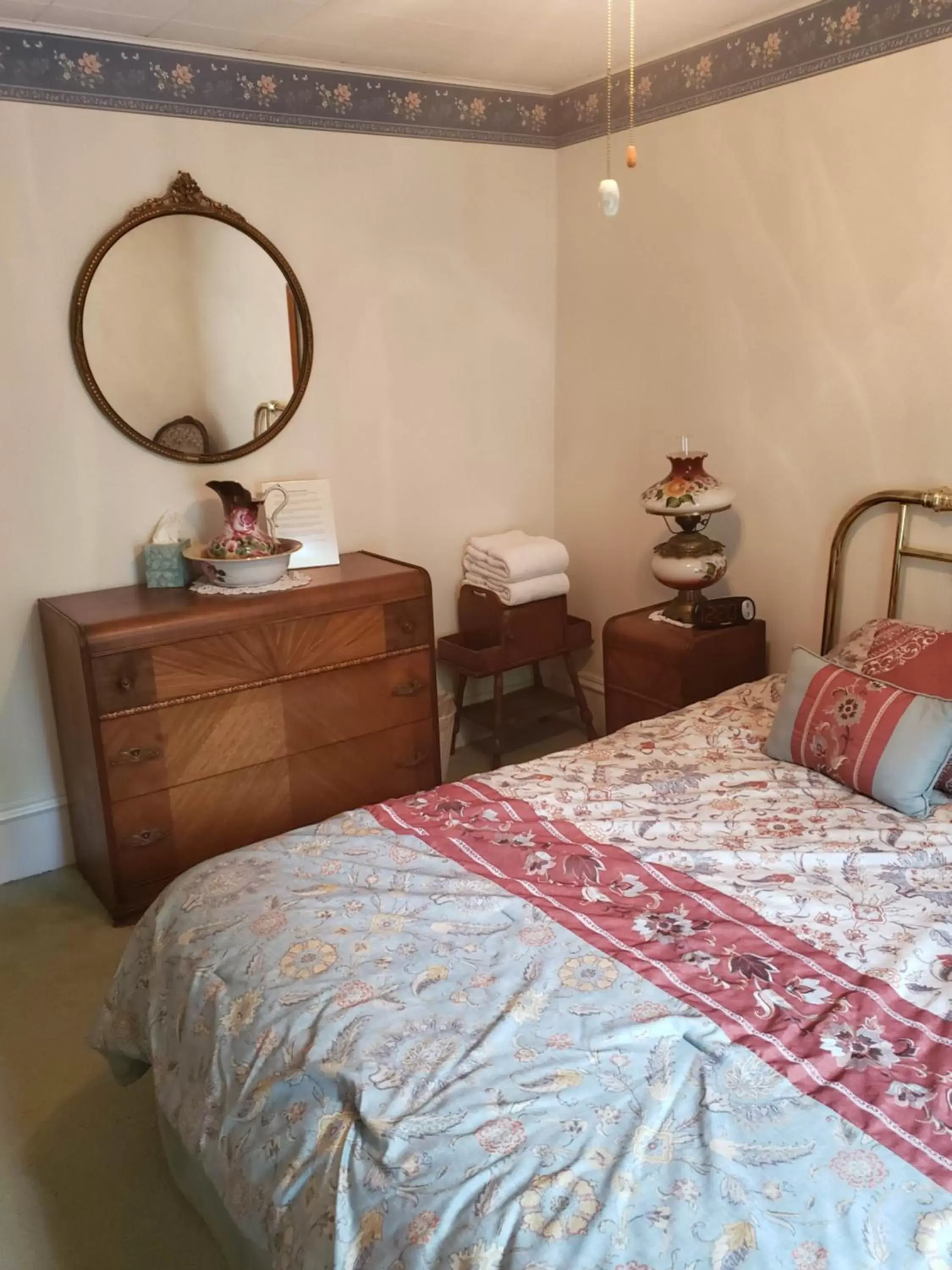 Bedroom, Bed in Hudson Manor Bed & Breakfast