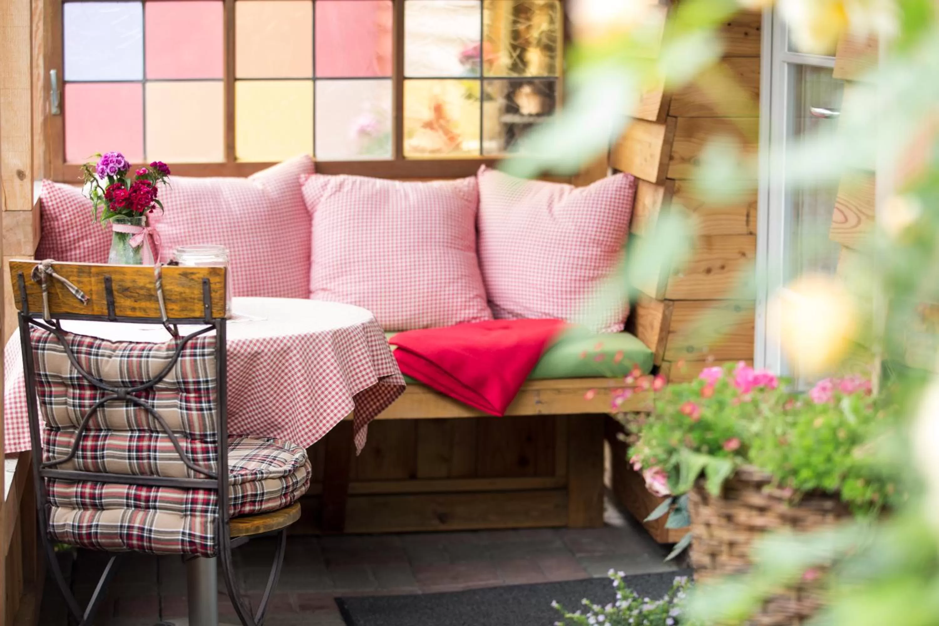 Facade/entrance, Seating Area in Weißt Du noch - Gästehäuser & Suiten