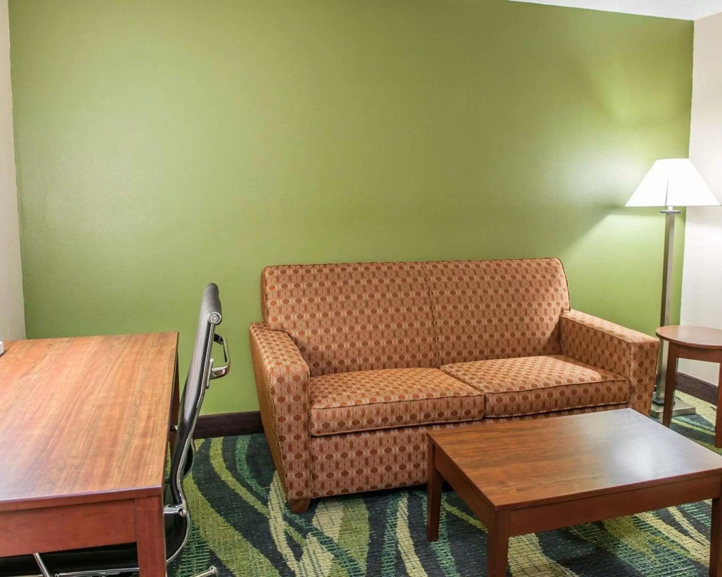 Photo of the whole room, Seating Area in Quality Inn & Suites South Bend Airport
