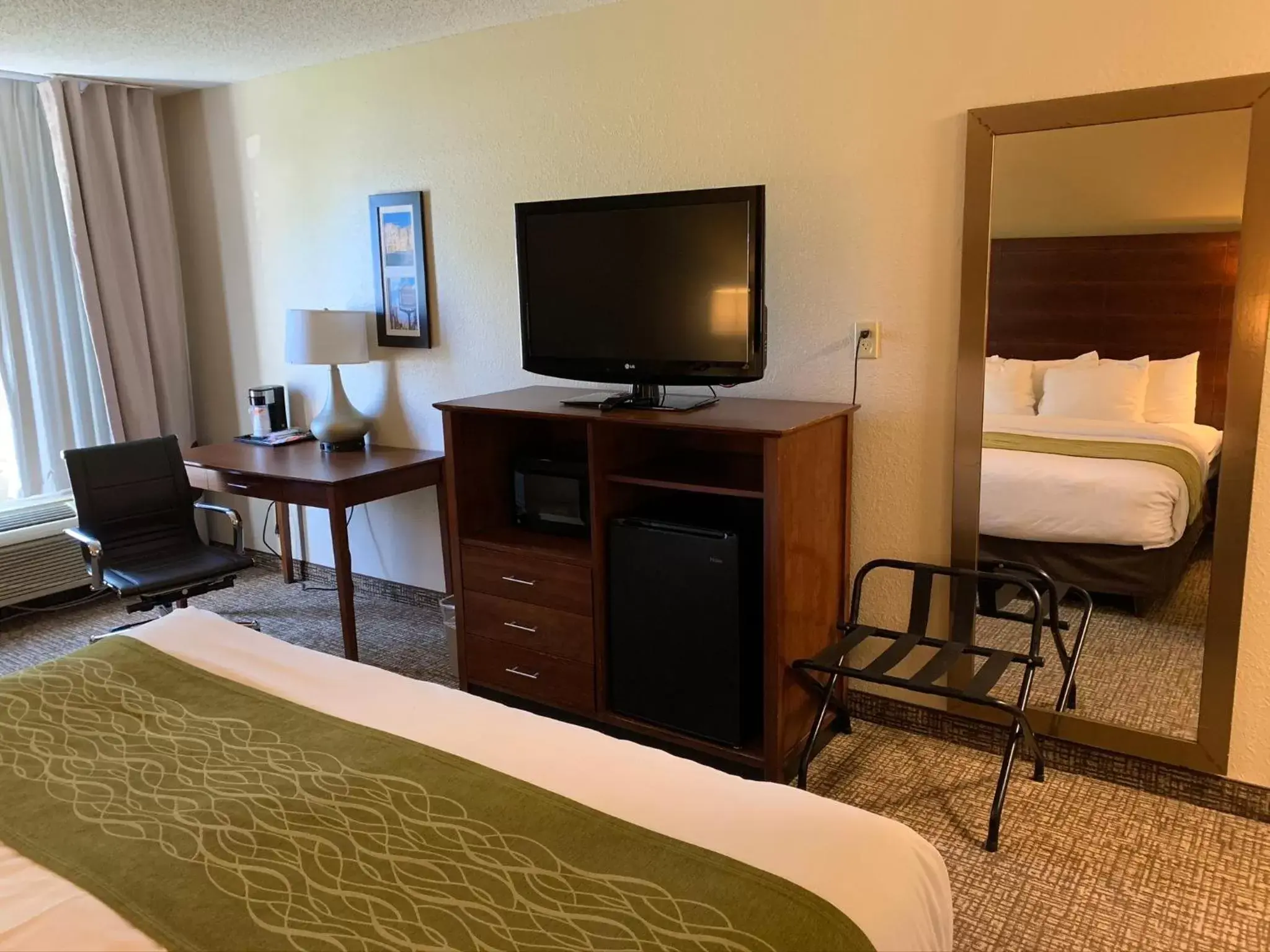 TV and multimedia, TV/Entertainment Center in Comfort Inn Fayetteville I-95