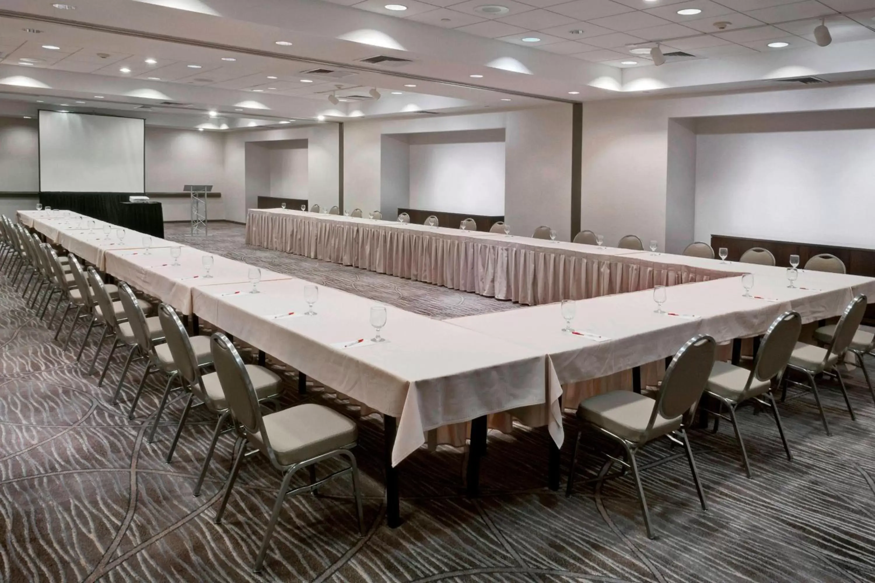 Meeting/conference room in Pittsburgh Airport Marriott