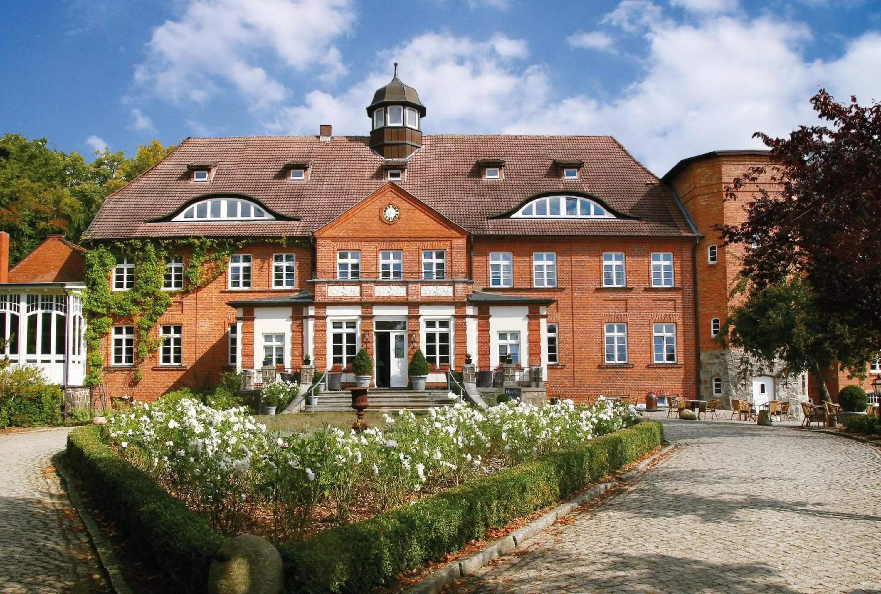 Facade/entrance, Property Building in Schloss Basthorst