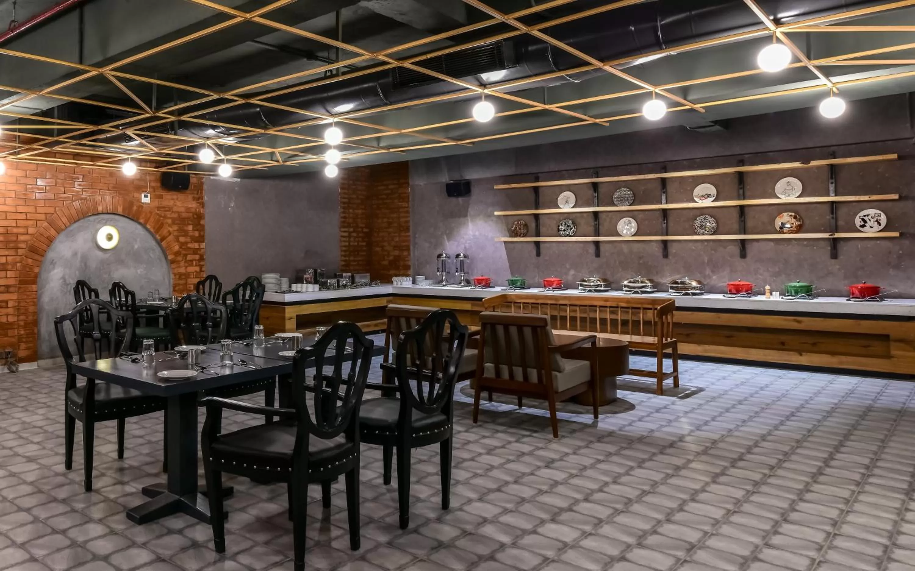 Restaurant/Places to Eat in The Downton Hotel