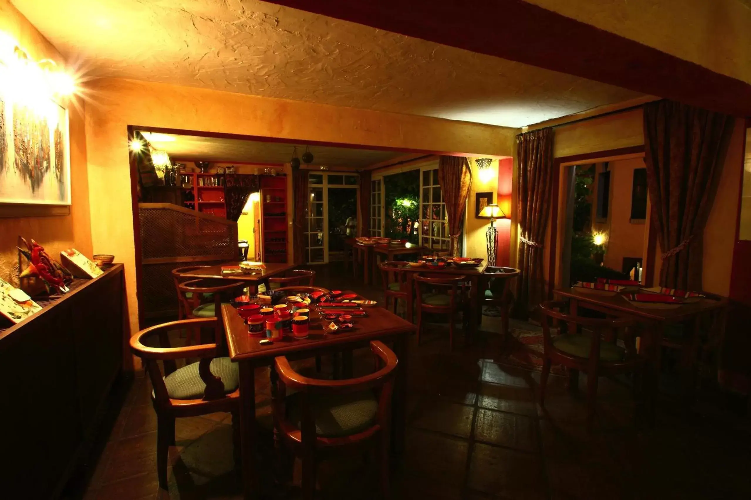 Restaurant/Places to Eat in Hotel Amanhavis