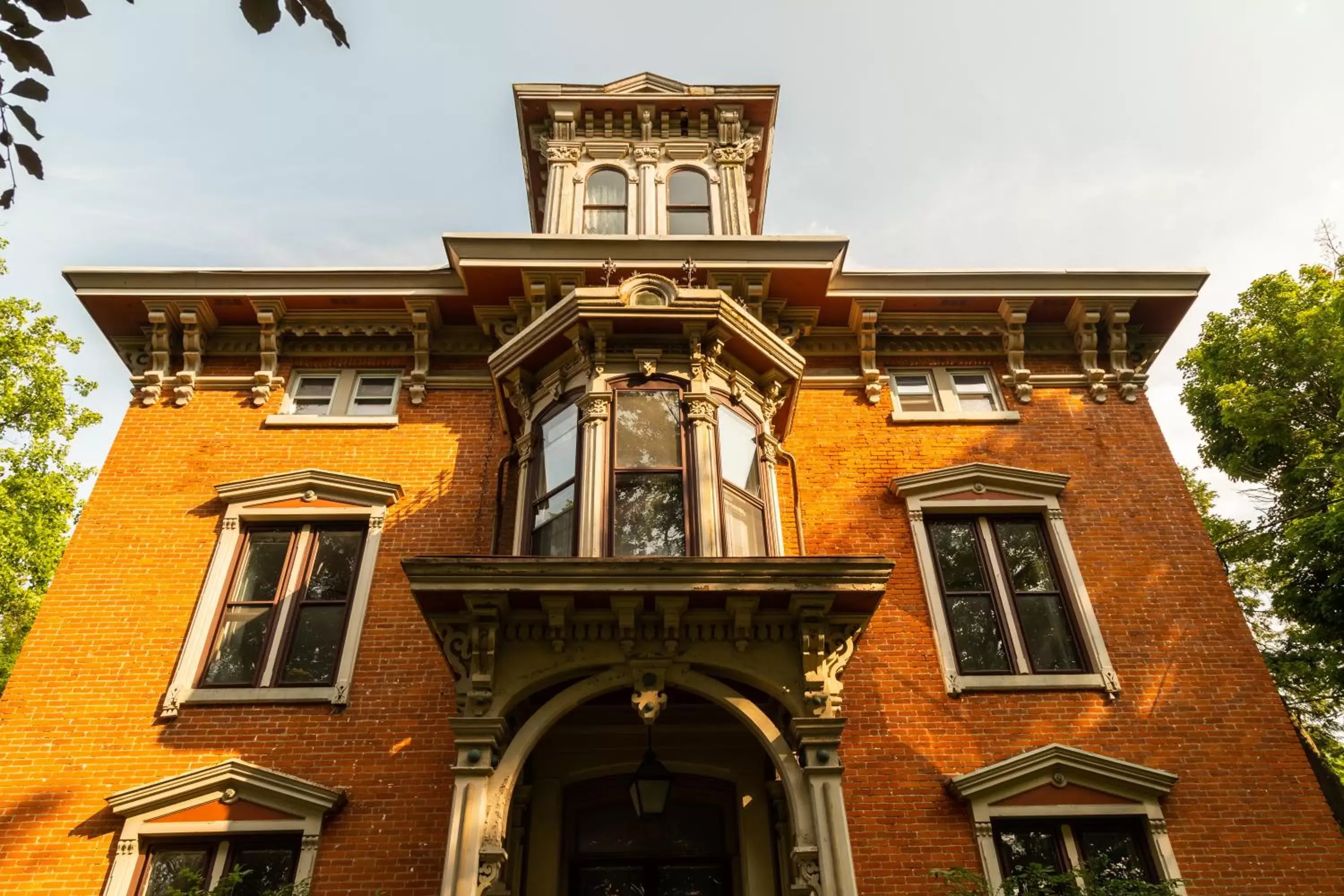 Property Building in Rosemont Inn