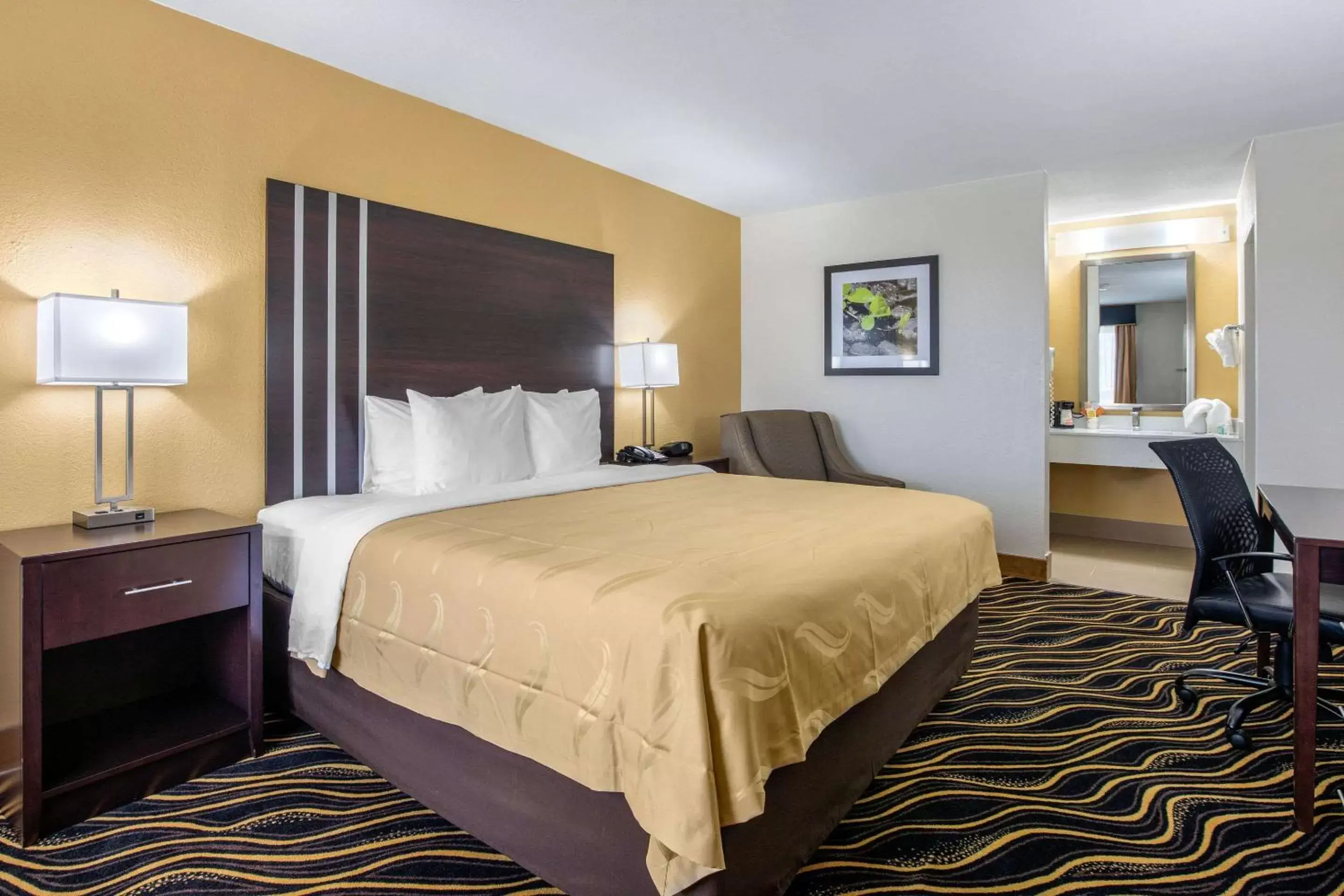 Photo of the whole room, Bed in Quality Inn West Fort Worth
