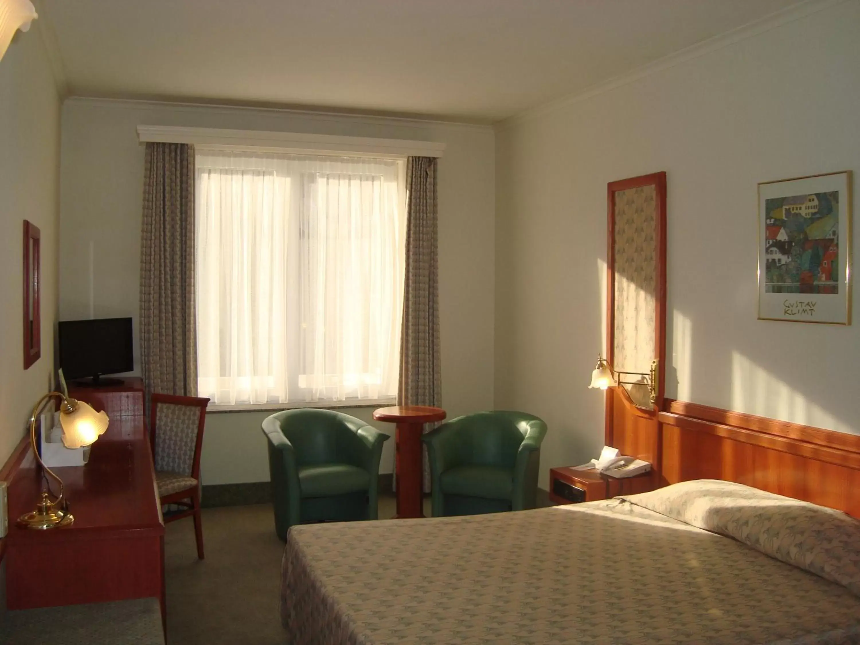 Bedroom, TV/Entertainment Center in Hotel Le Dome