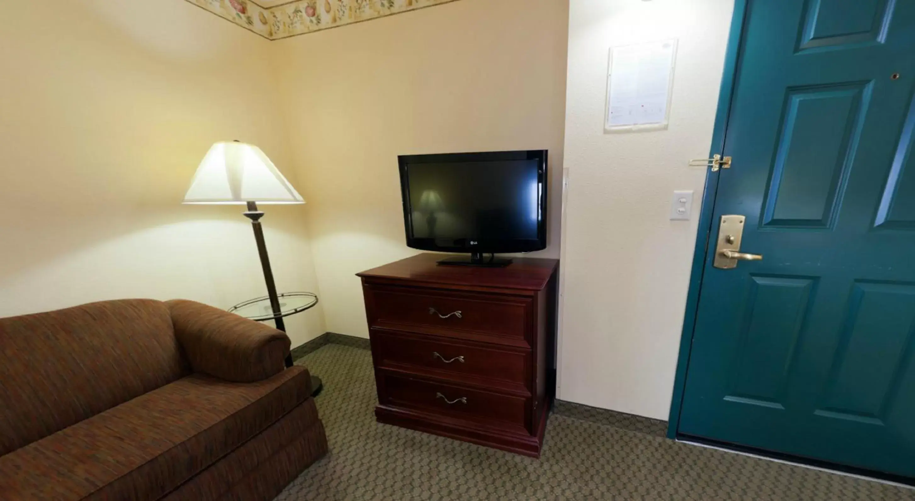 TV and multimedia, TV/Entertainment Center in Country Inn & Suites by Radisson, St. Cloud East, MN