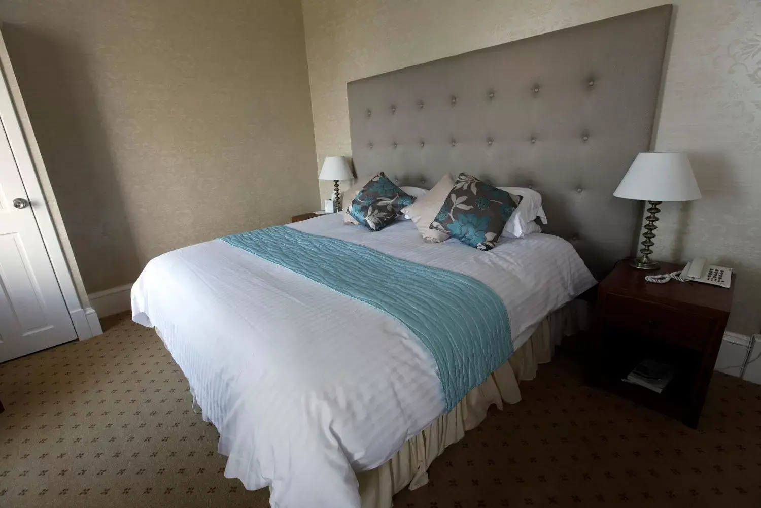 Bed in Mackays Hotel