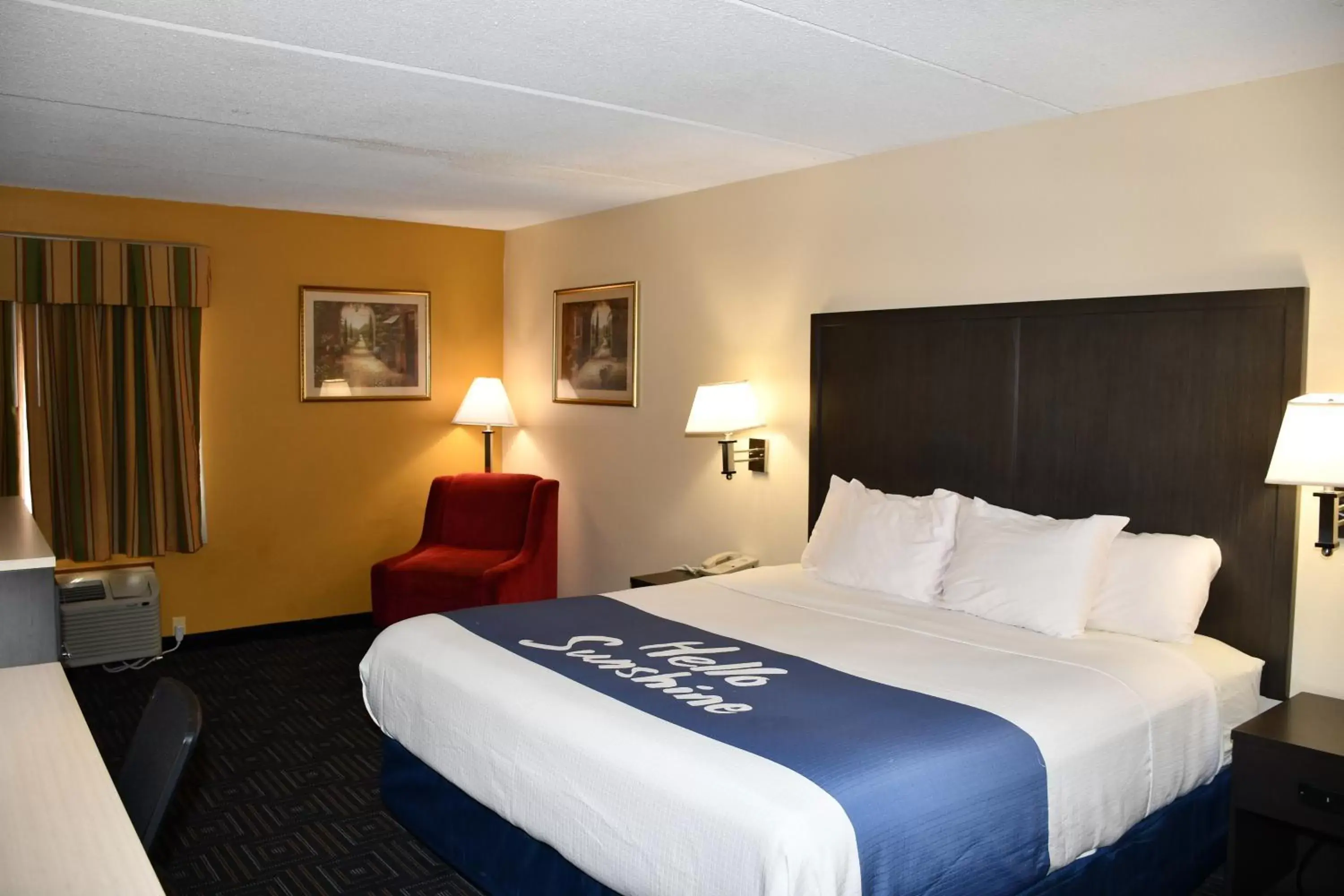 Bed in Days Inn by Wyndham Mounds View Twin Cities North