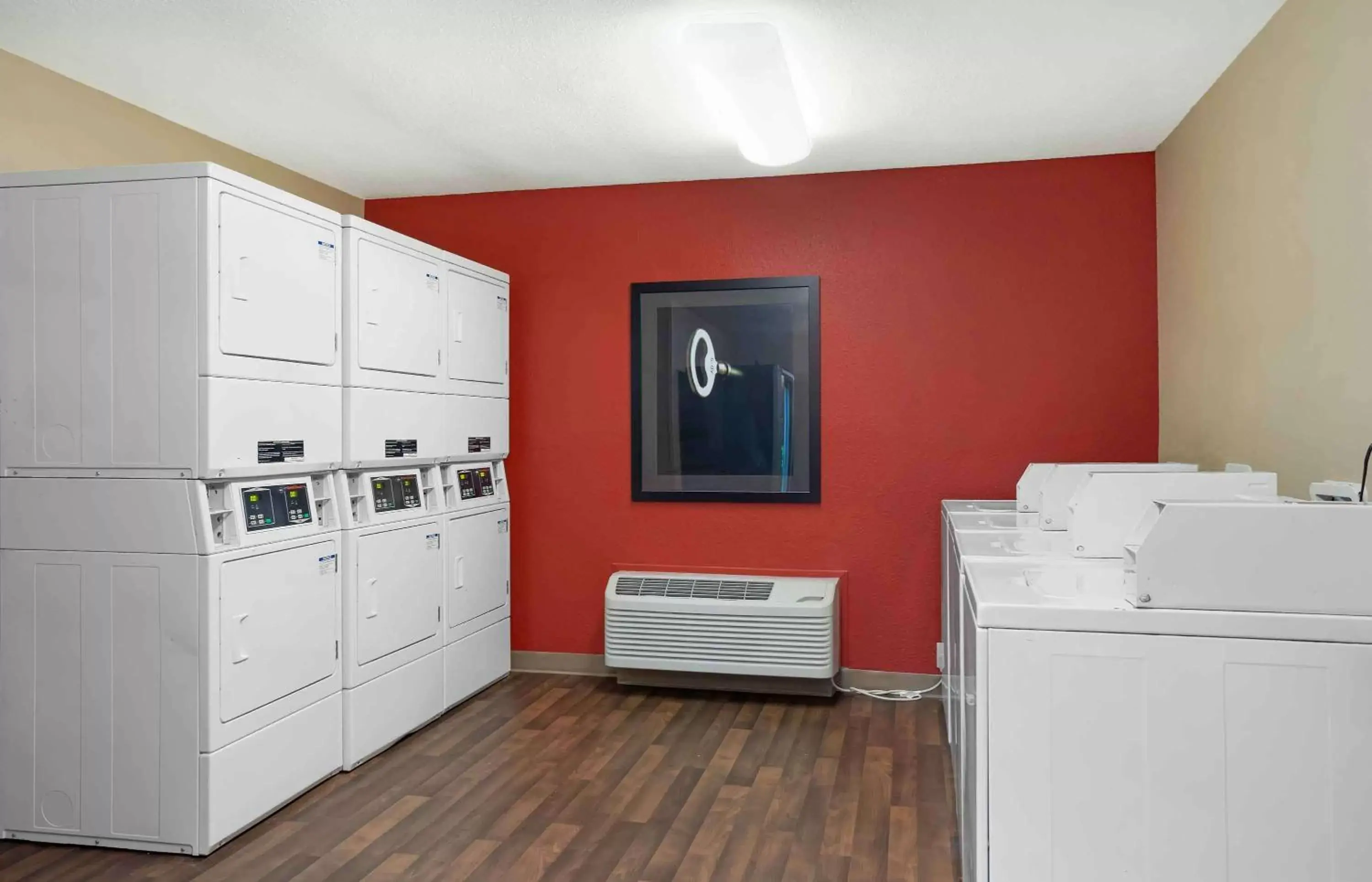 Property building, Kitchen/Kitchenette in Extended Stay America Suites - Houston - Med Ctr - Greenway Plaza