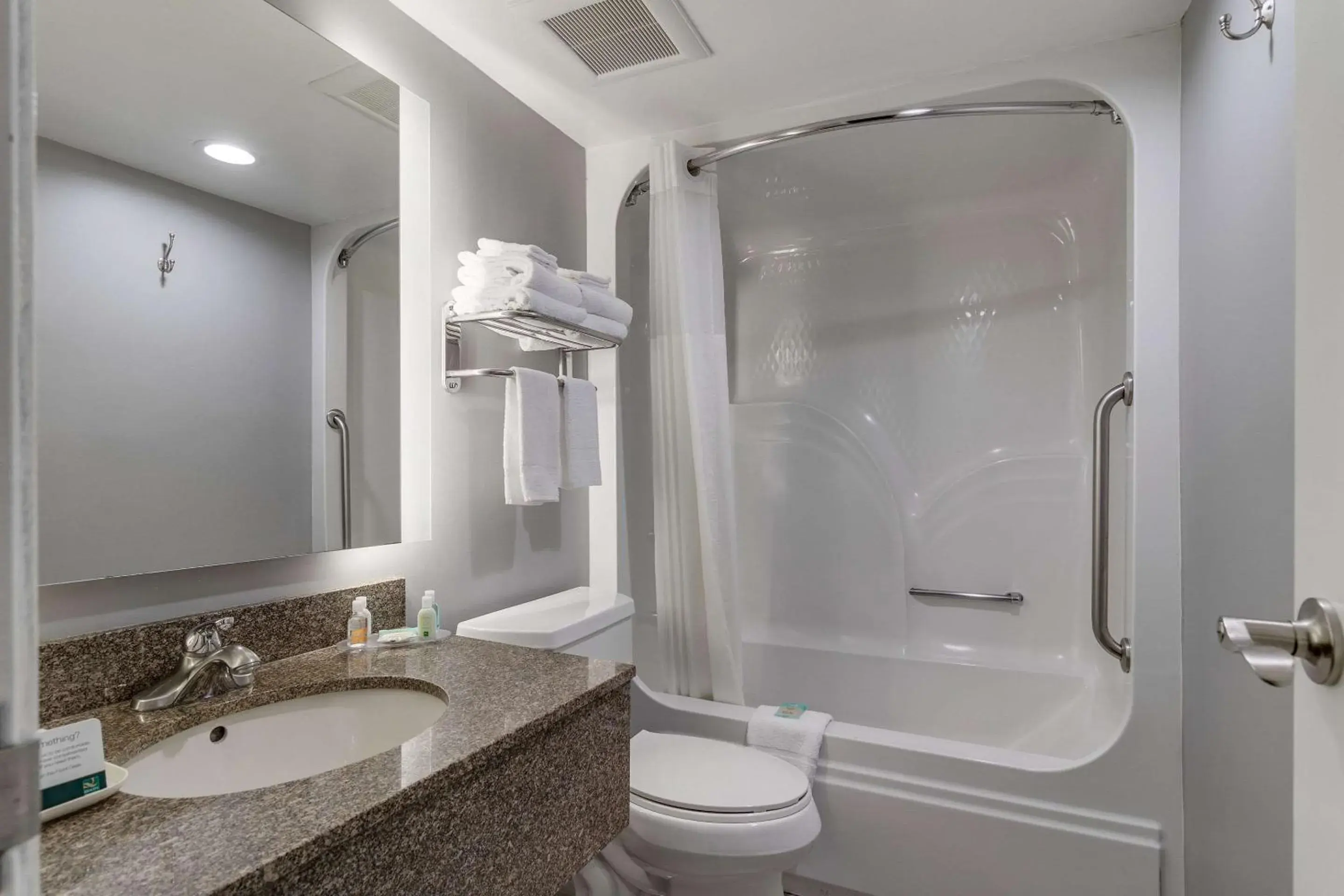 Bedroom, Bathroom in Quality Inn Interstate