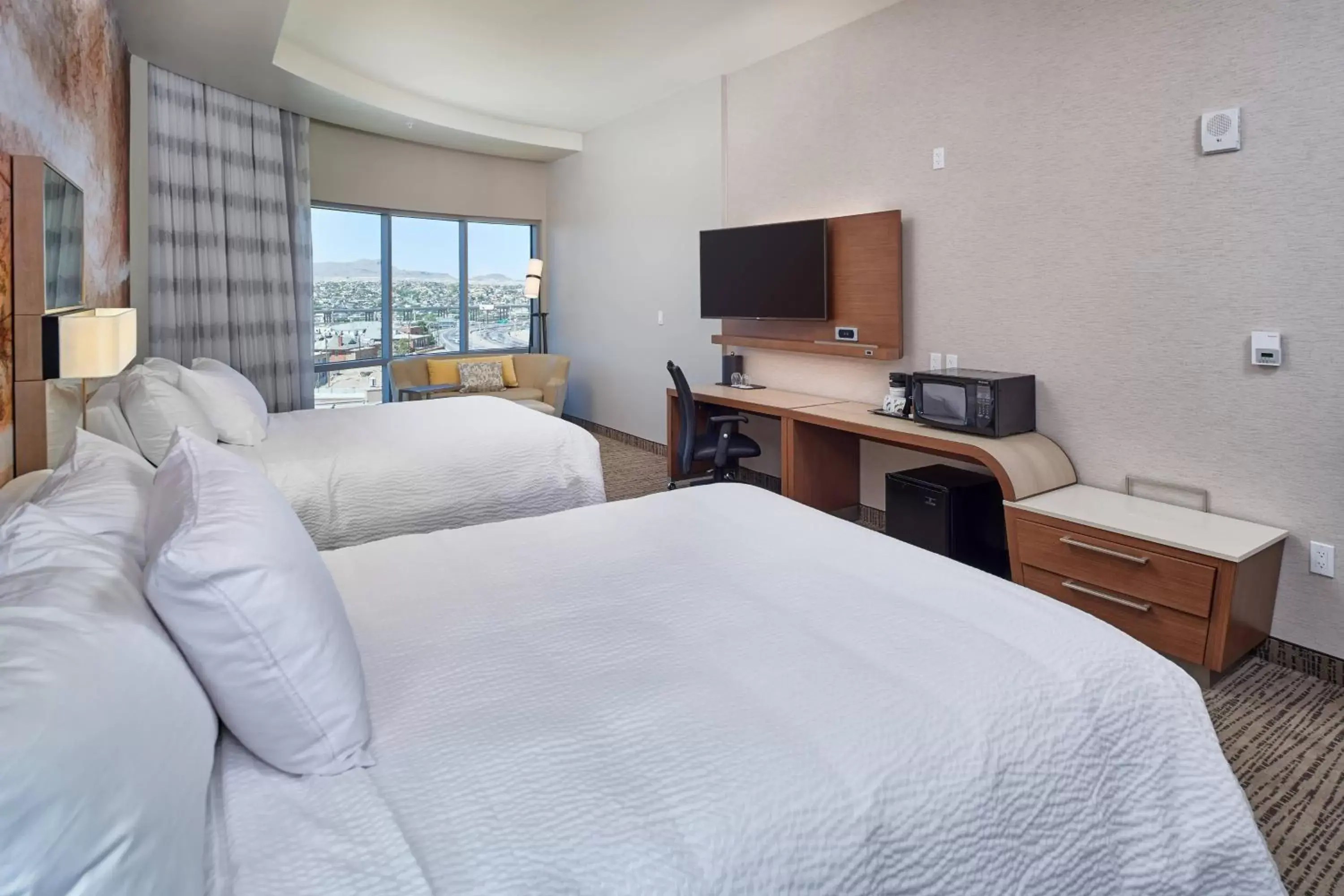 Photo of the whole room, Bed in Courtyard By Marriott El Paso Downtown/Convention Center
