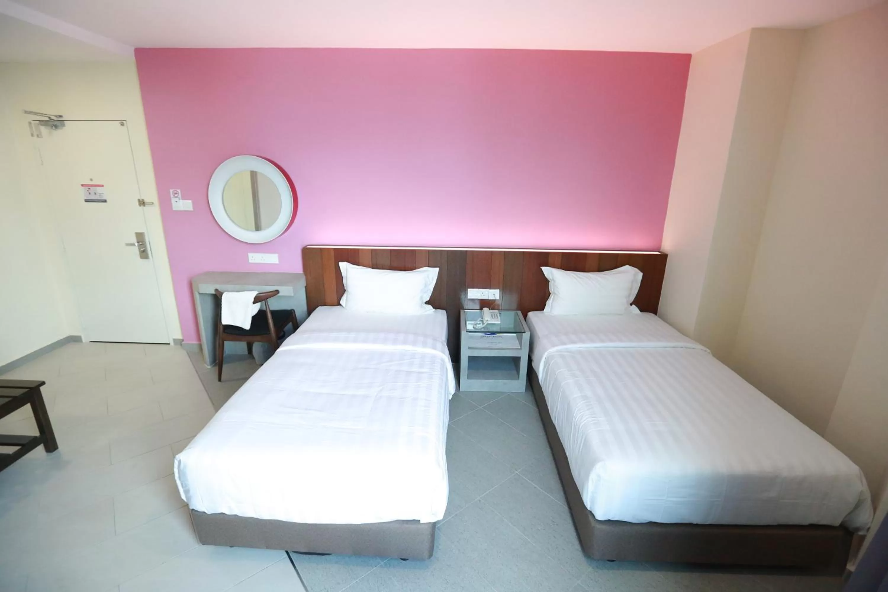 Bedroom, Bed in Pantai Regal Hotel