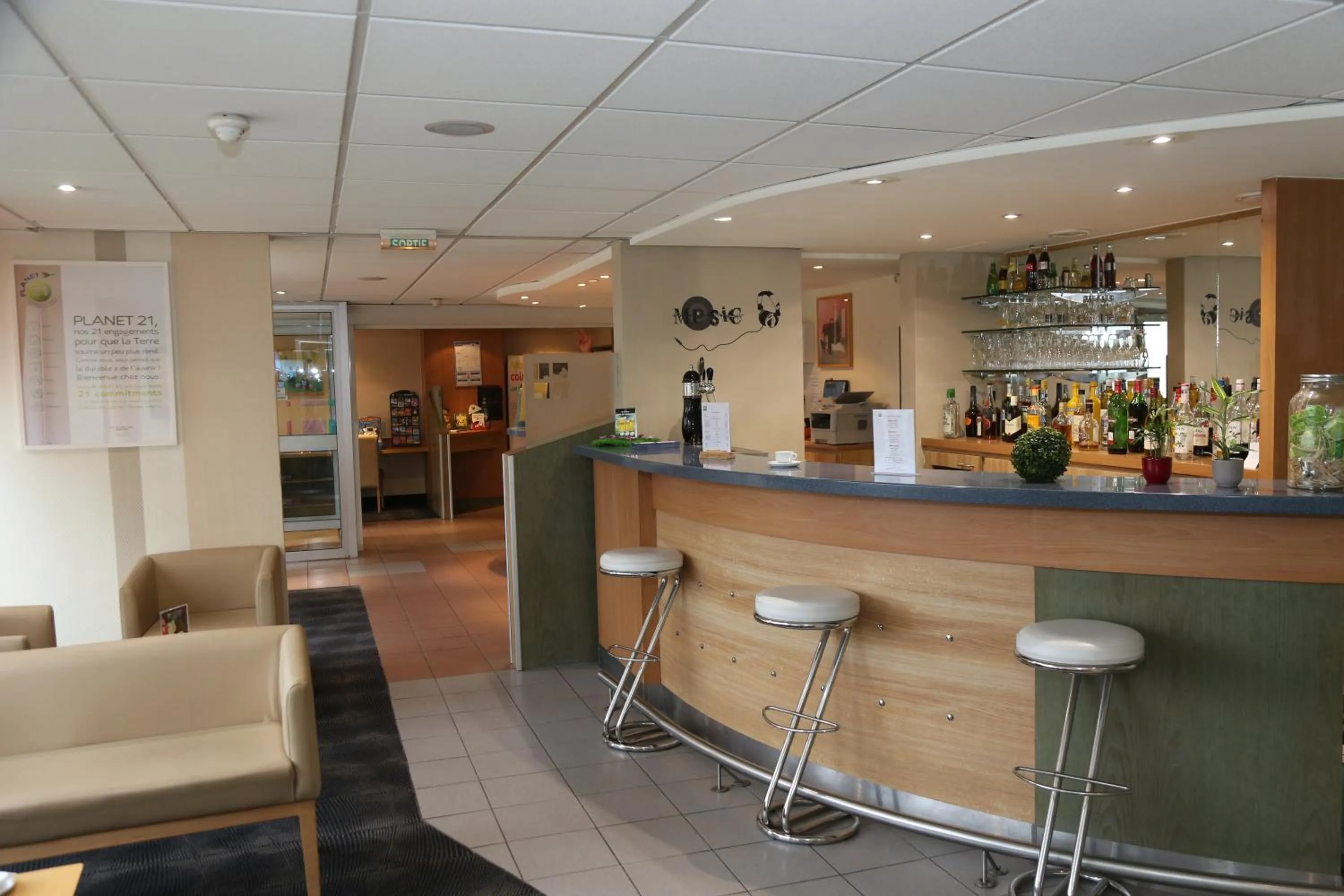 Lounge or bar in ibis Styles Orléans