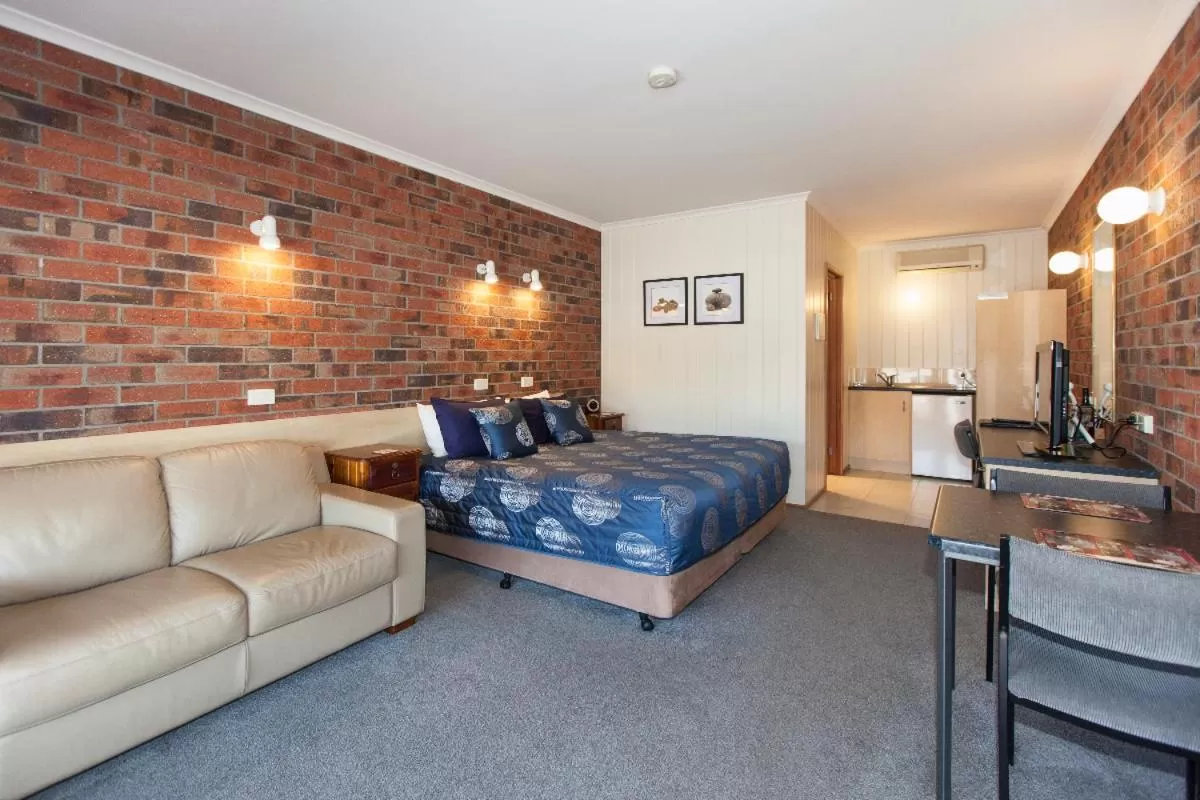 Photo of the whole room, Bed in Ararat Motor Inn