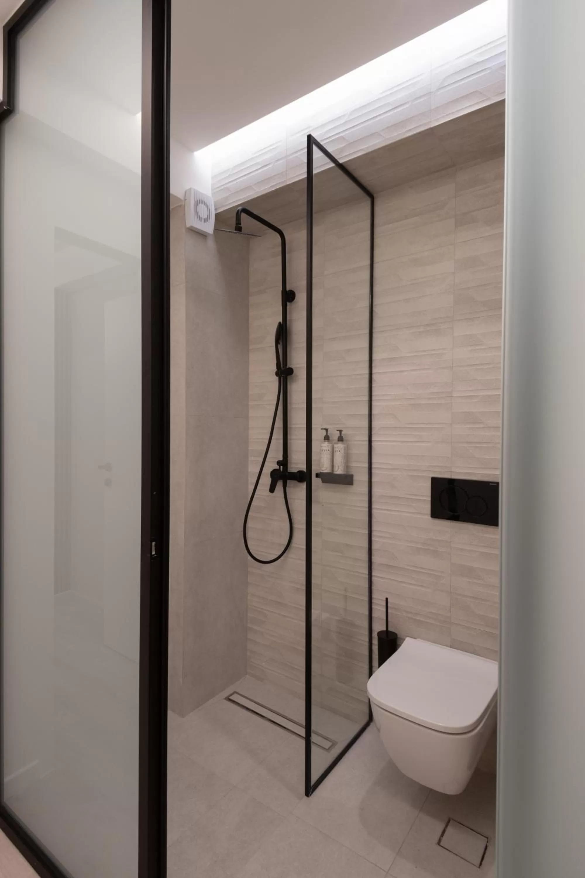 Shower in Incanto Boutique Suites - Neos Kosmos