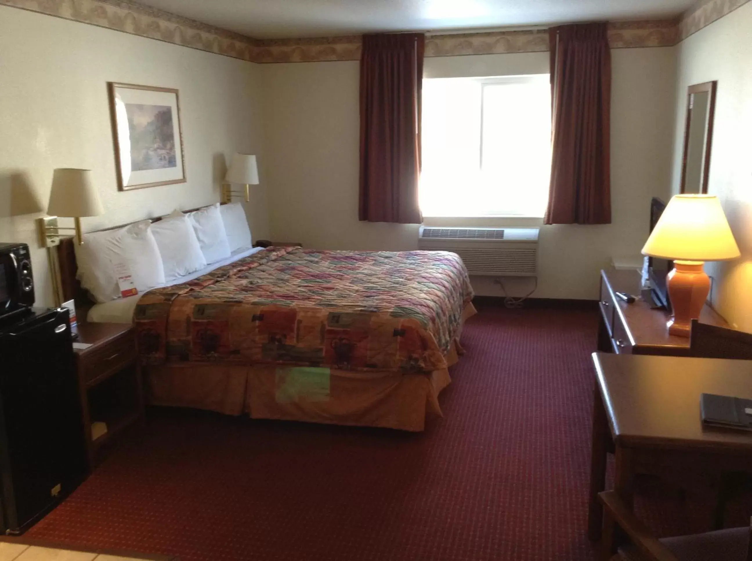 Photo of the whole room, Bed in Super 8 by Wyndham Salt Lake City Airport