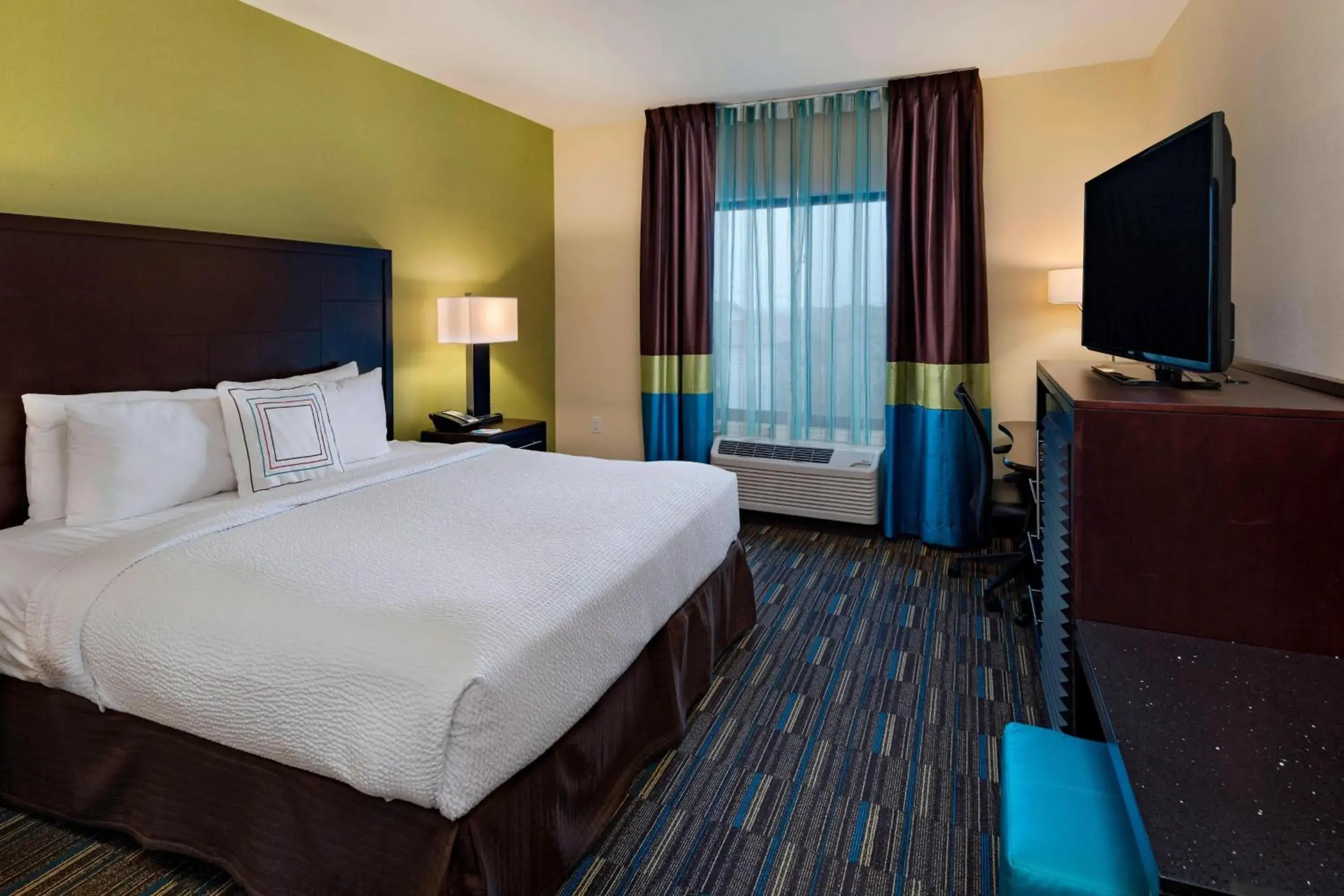 Photo of the whole room, Bed in Fairfield Inn and Suites by Marriott Austin Northwest/Research Blvd