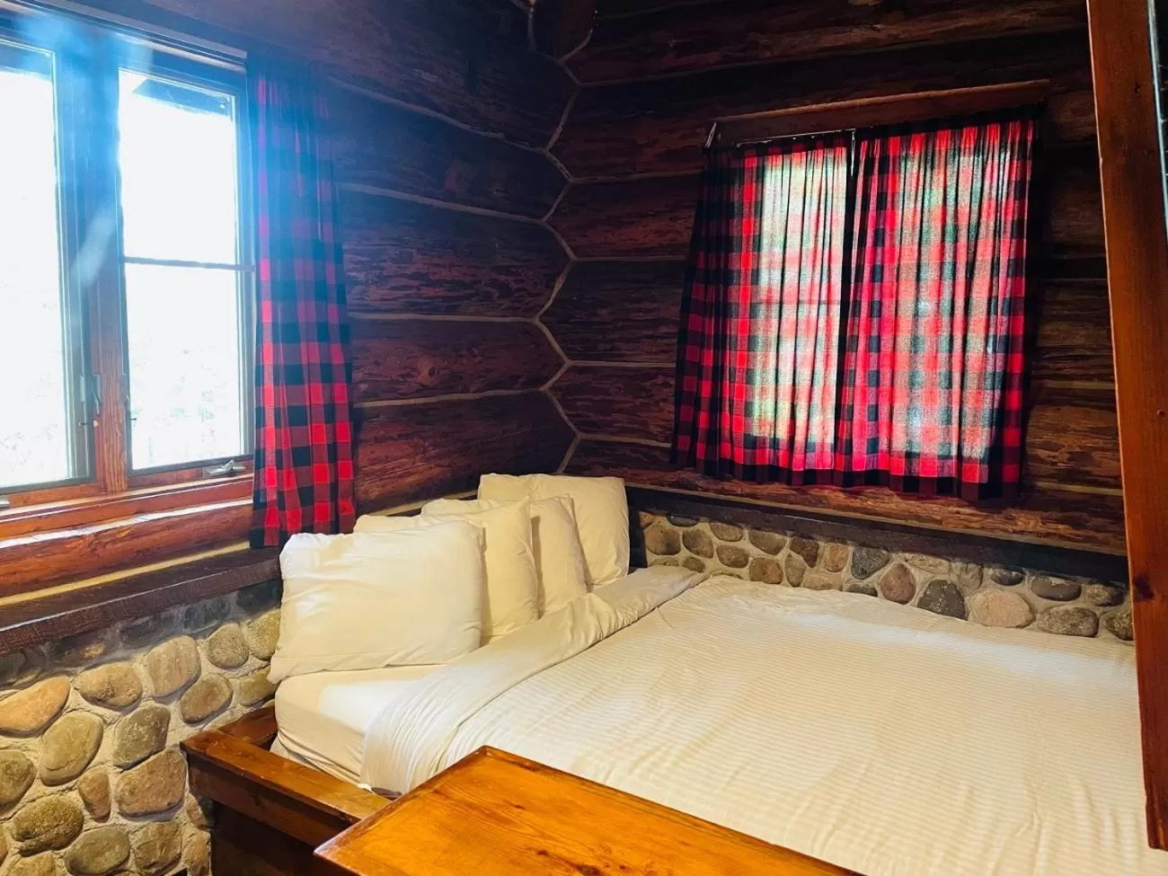 Bed in Drummond Island Resort