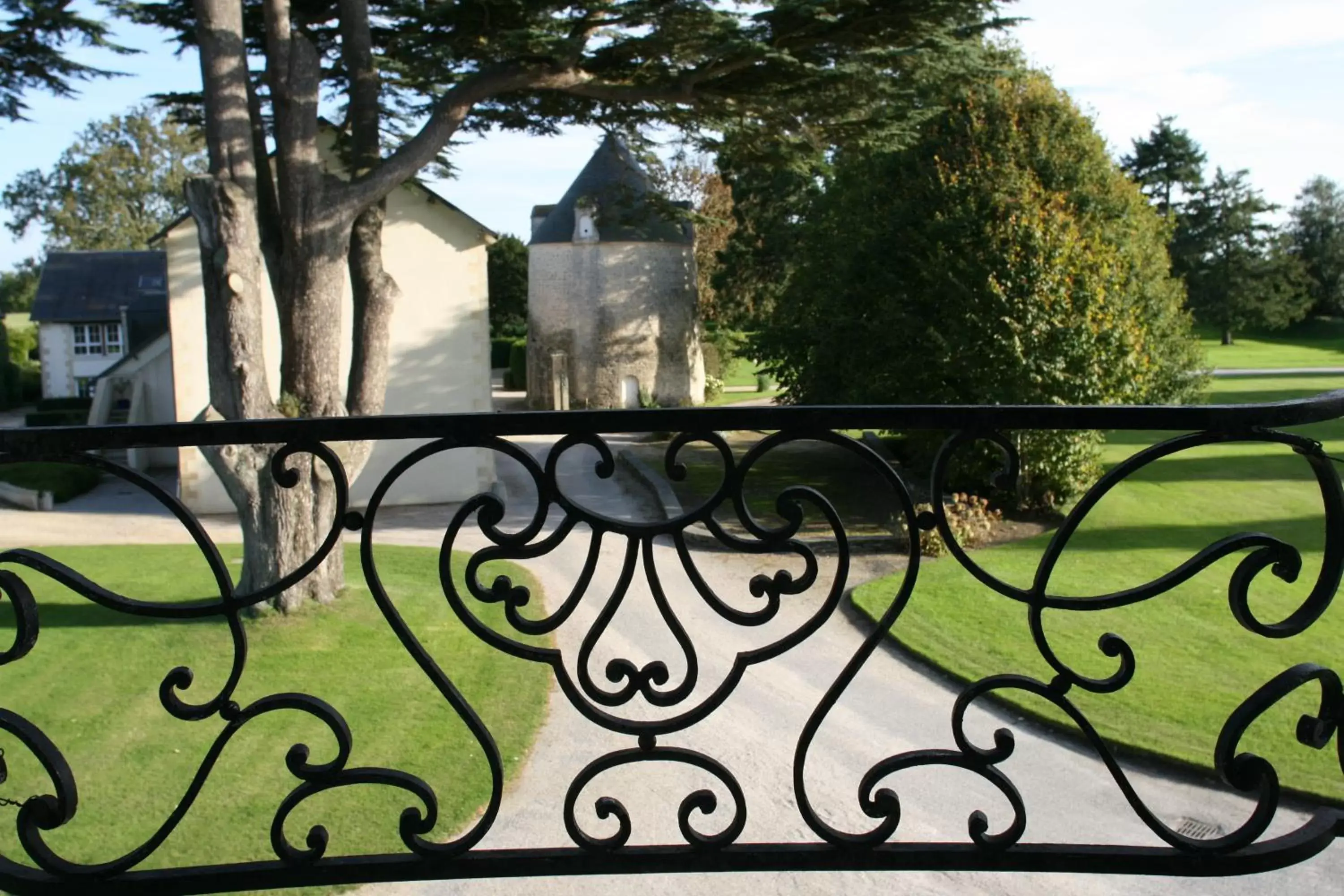 Facade/entrance in Grand Hôtel "Château de Sully" - Piscine & Spa