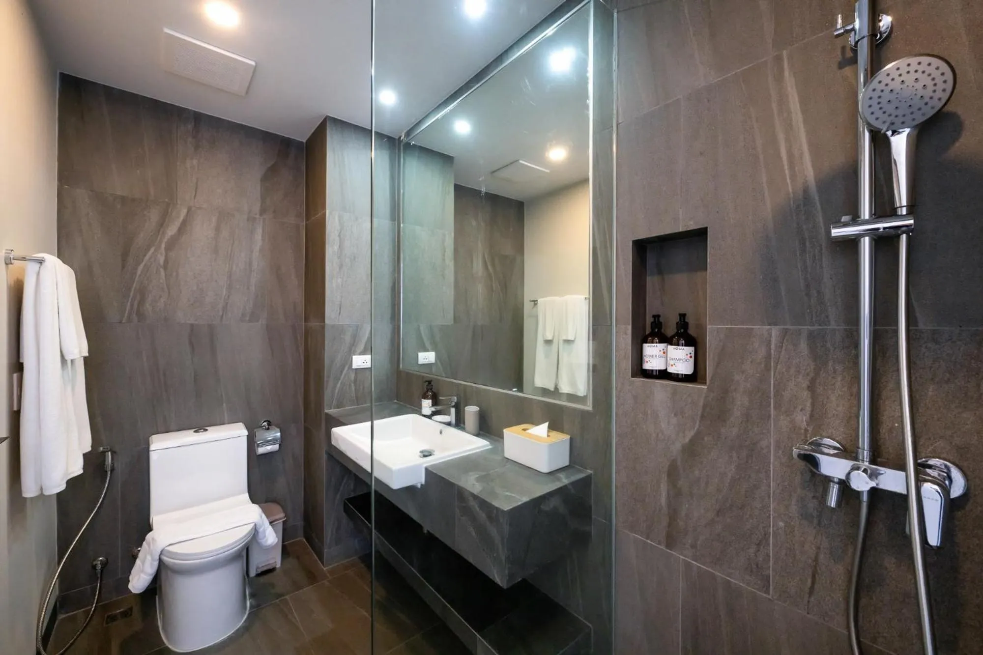 Shower in HOMA Phuket Town