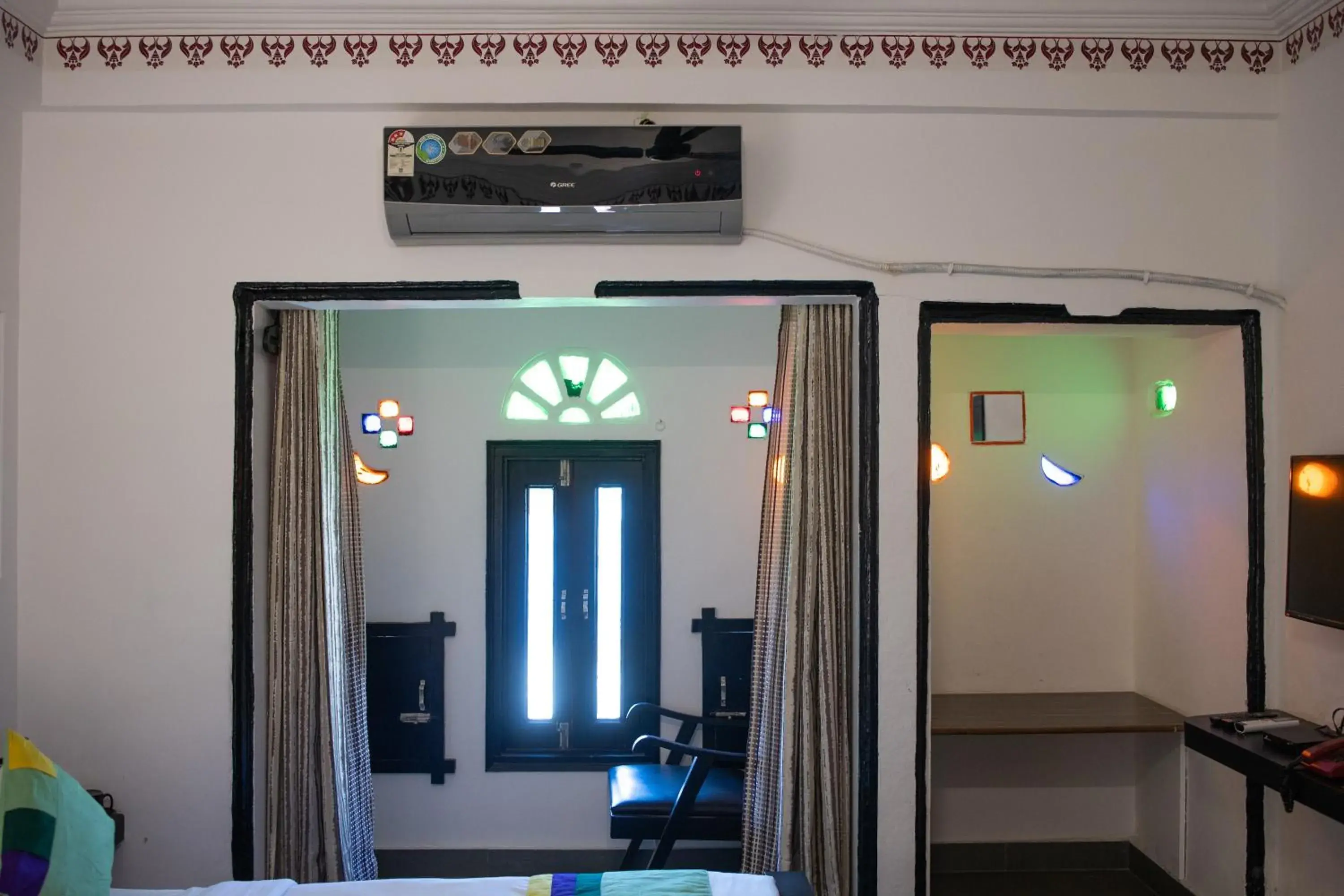 Communal lounge/ TV room, TV/Entertainment Center in Banjara Hostel