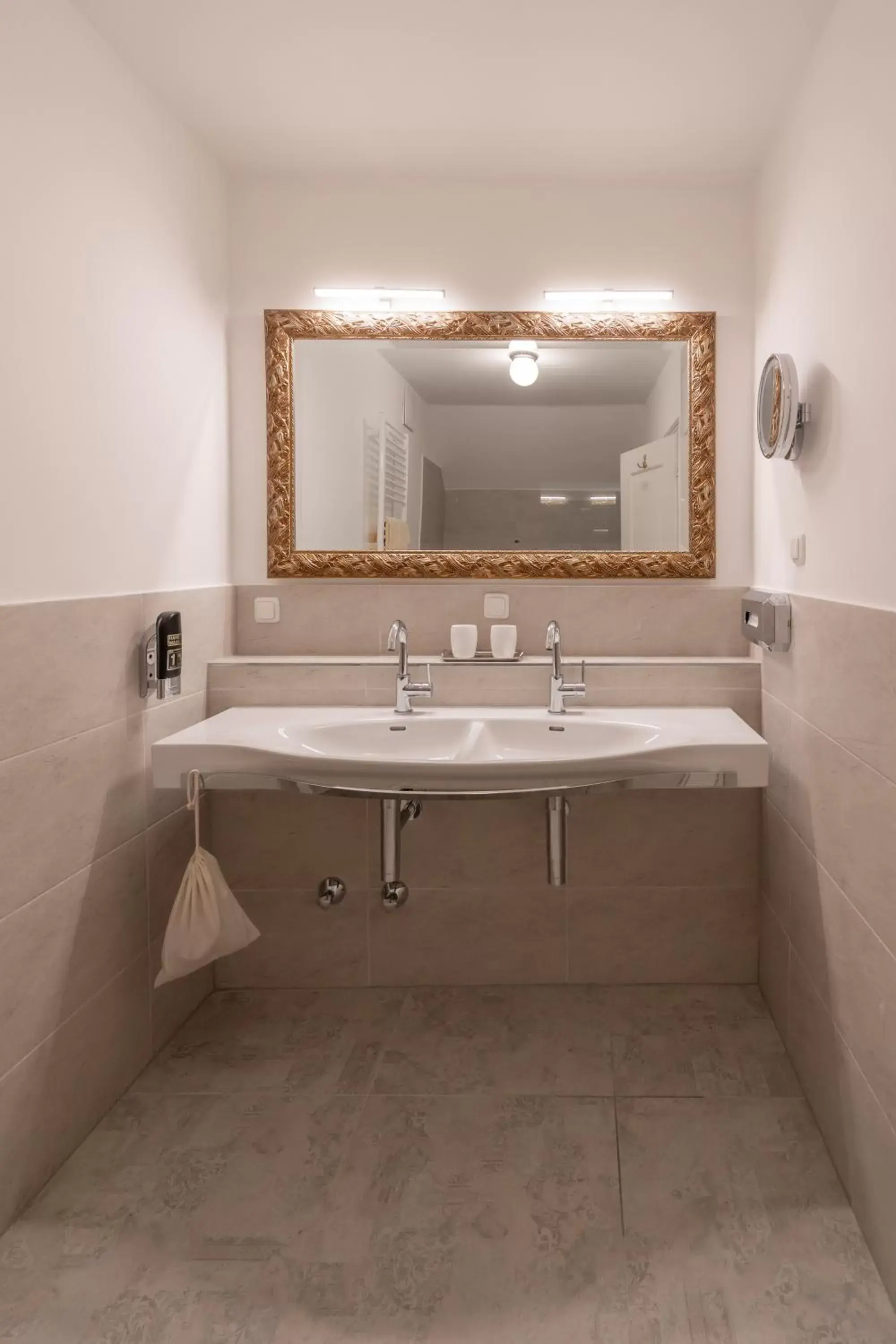 Decorative detail, Bathroom in Schlosswirt zu Anif - Hotel und Restaurant