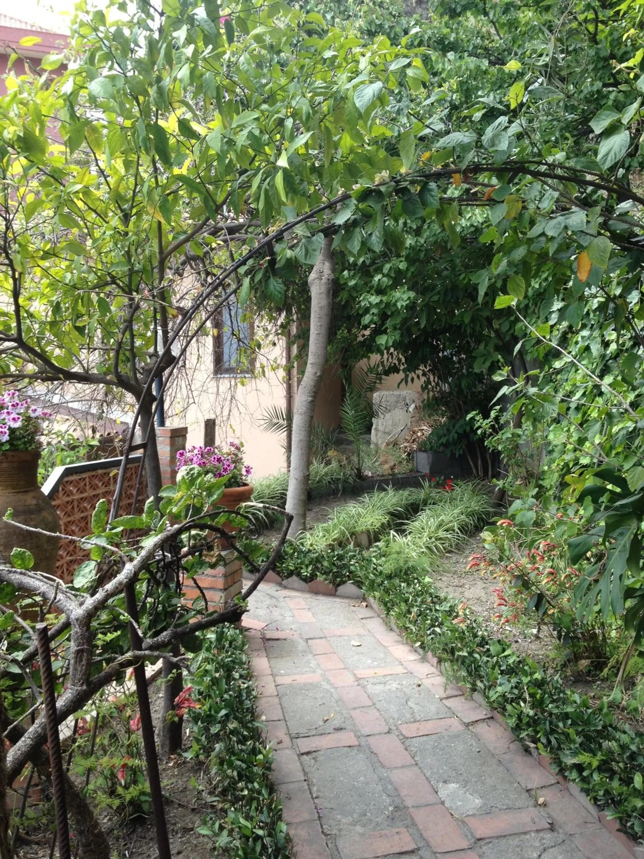 Garden in Villa Greta Hotel Rooms & Suites