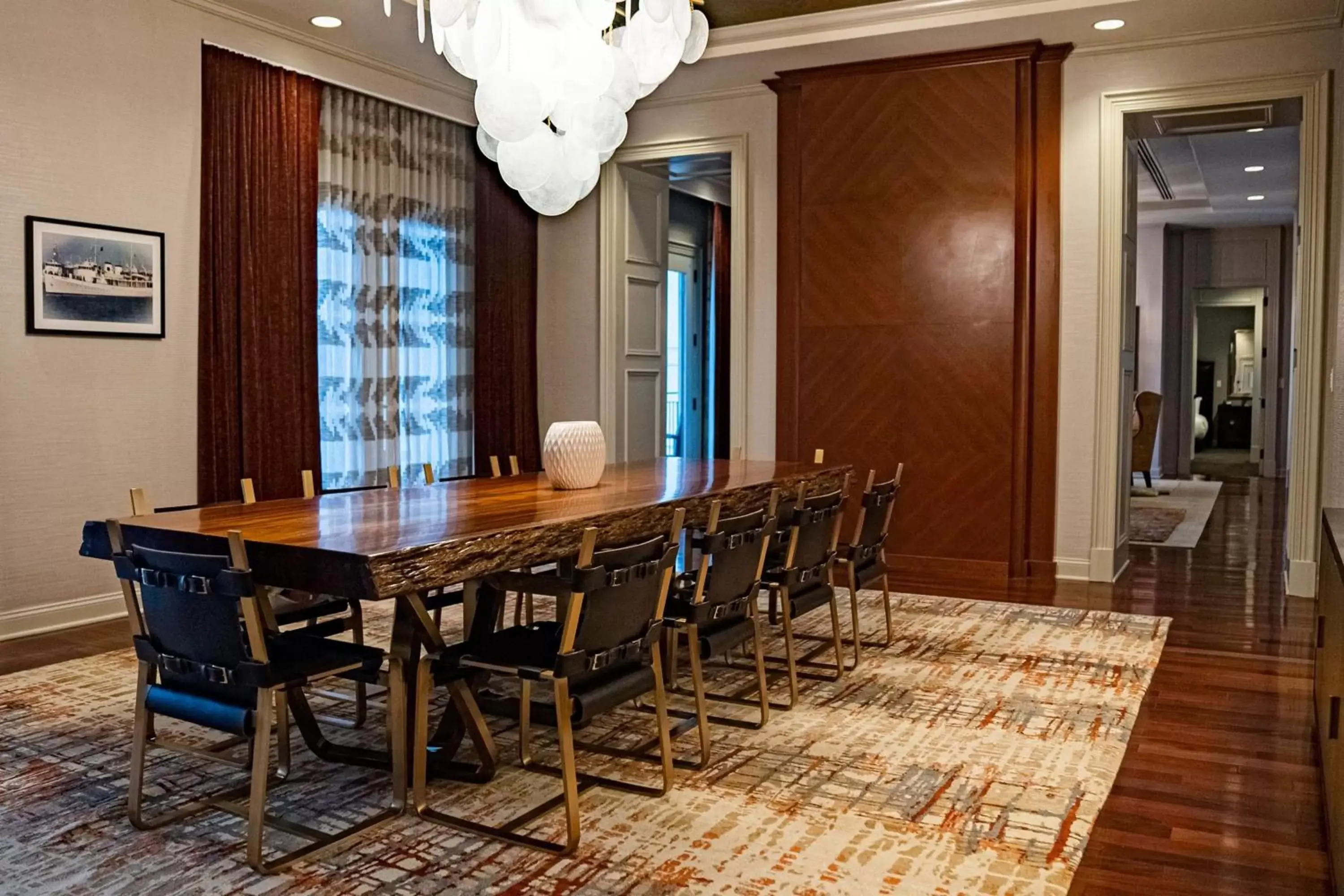 Bedroom, Dining Area in Gaylord National Resort & Convention Center