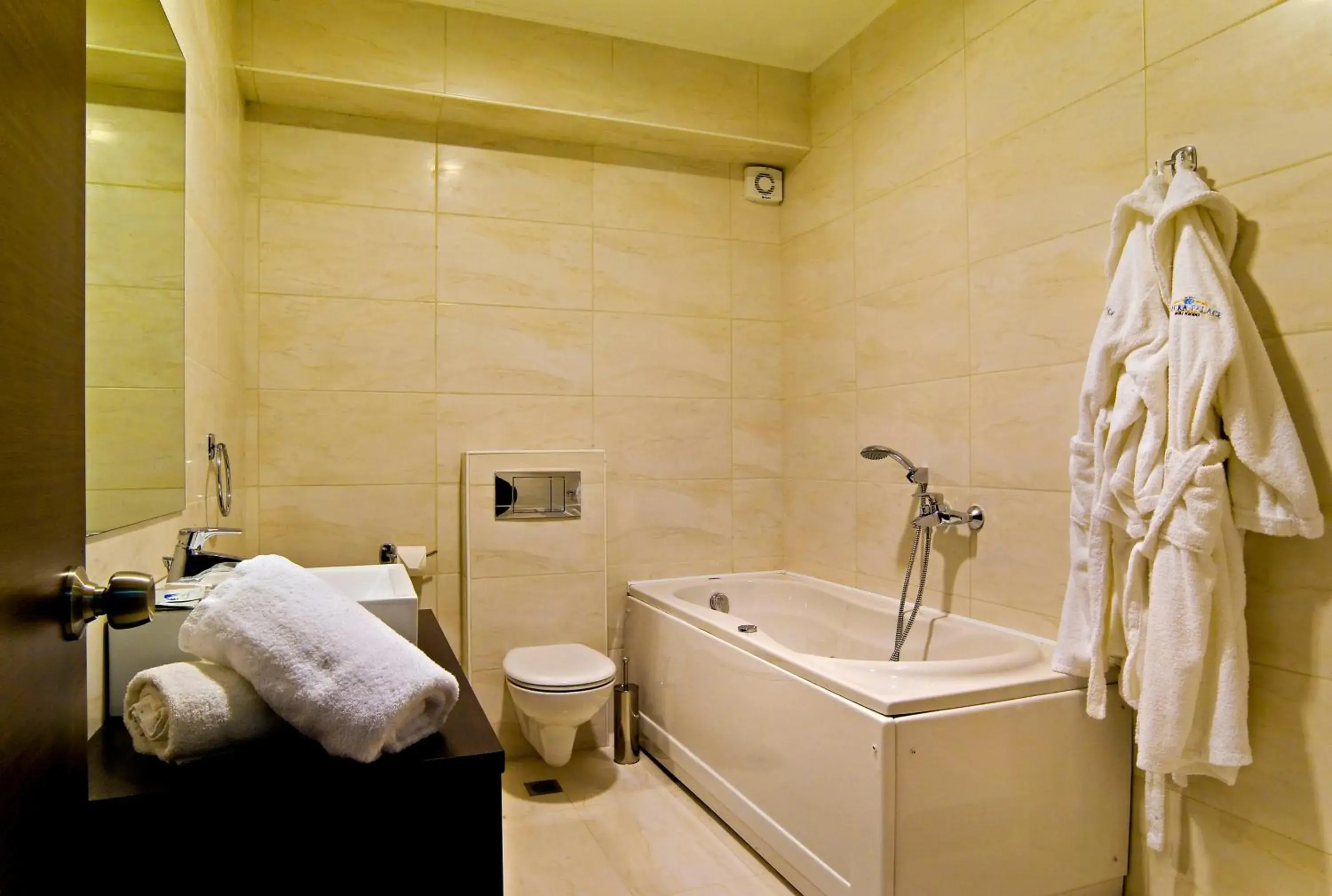 Bathroom in Flegra Palace