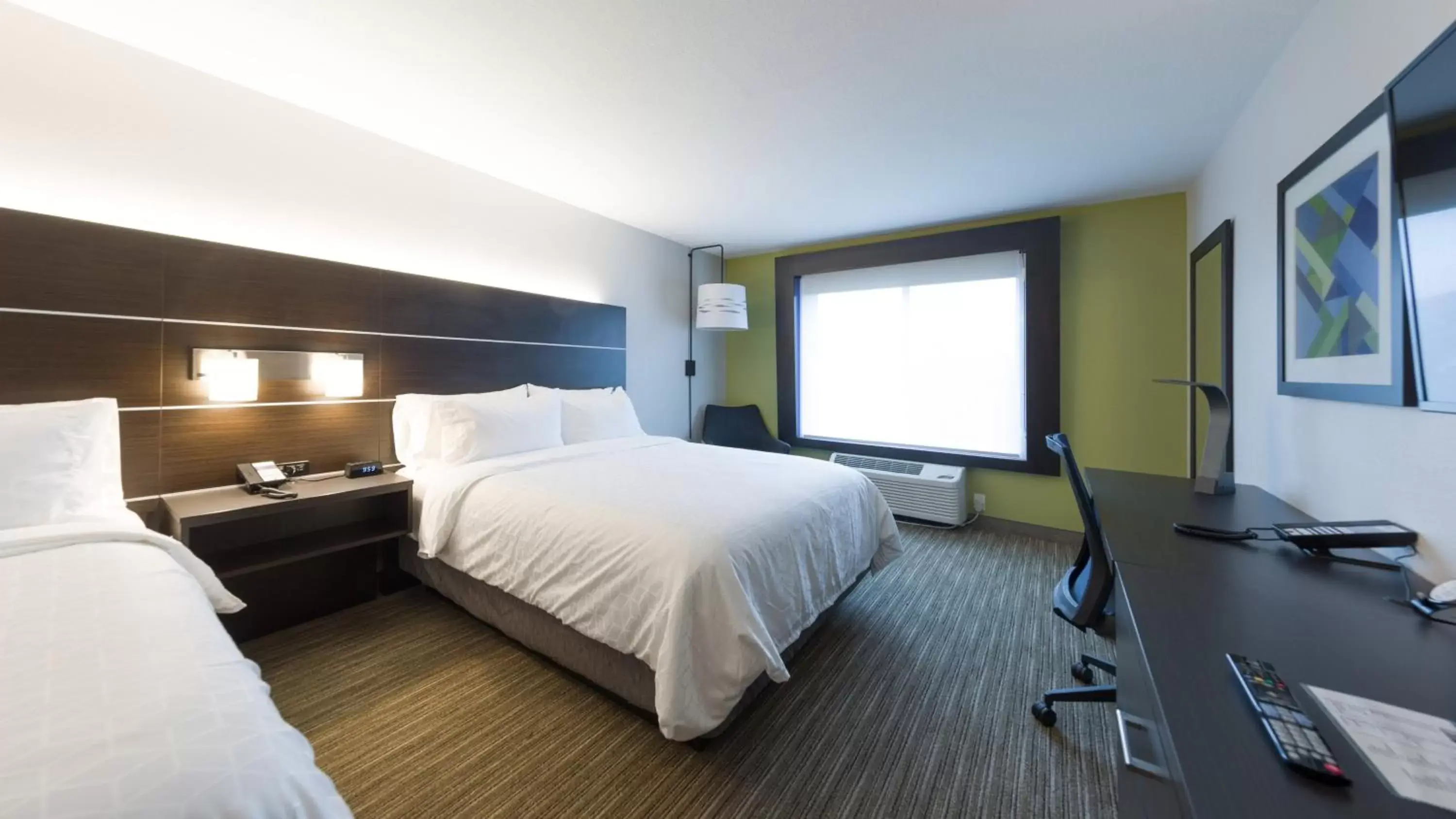 Photo of the whole room, Bed in Holiday Inn Express & Suites Hood River, an IHG Hotel