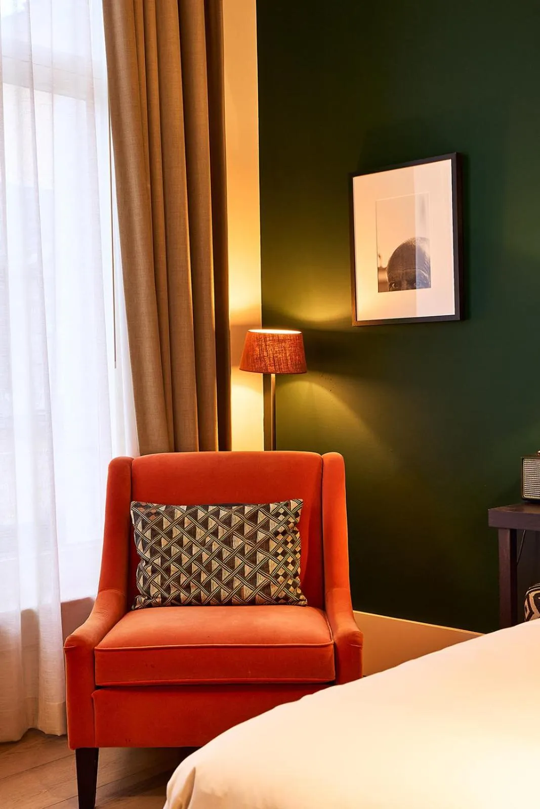 Seating area, Bed in Hotel FRANQ