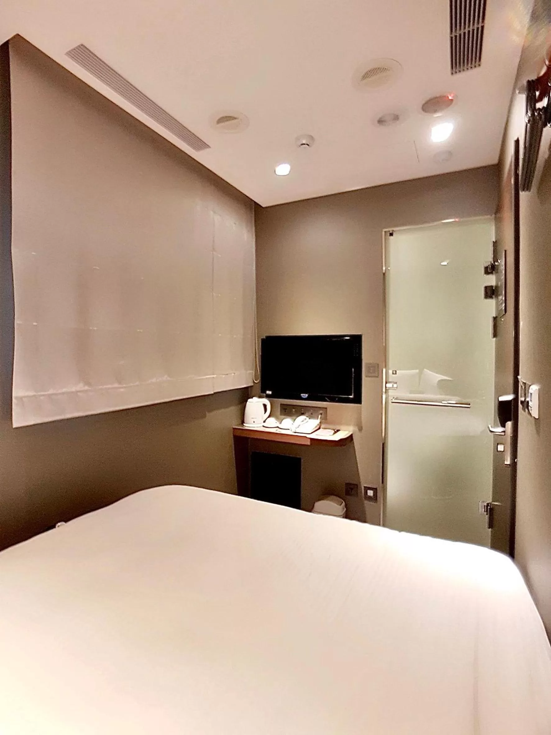 Photo of the whole room, Bed in Beauty Hotels Taipei - B7 Journey