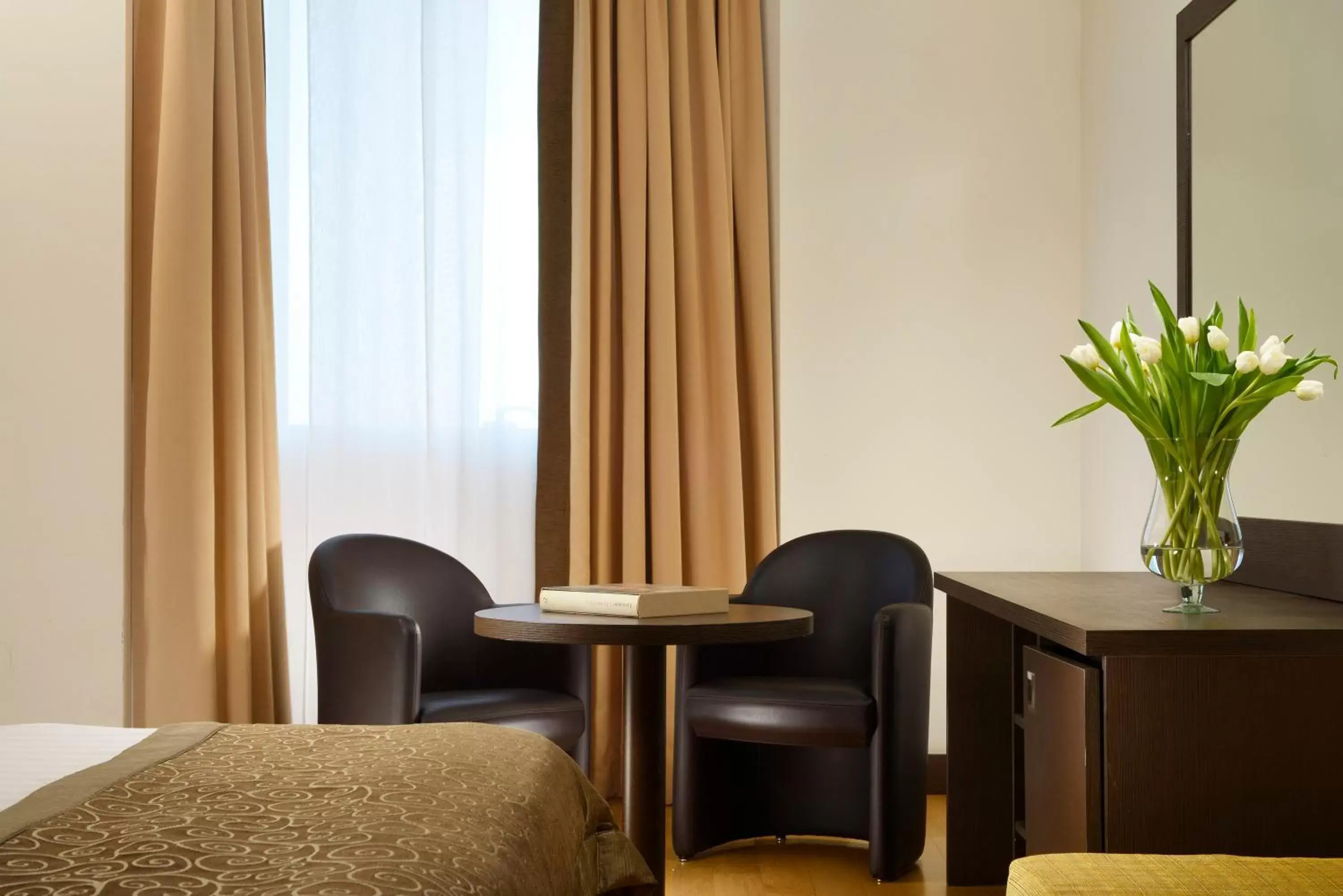 Bedroom, Seating Area in Hotel Diamante