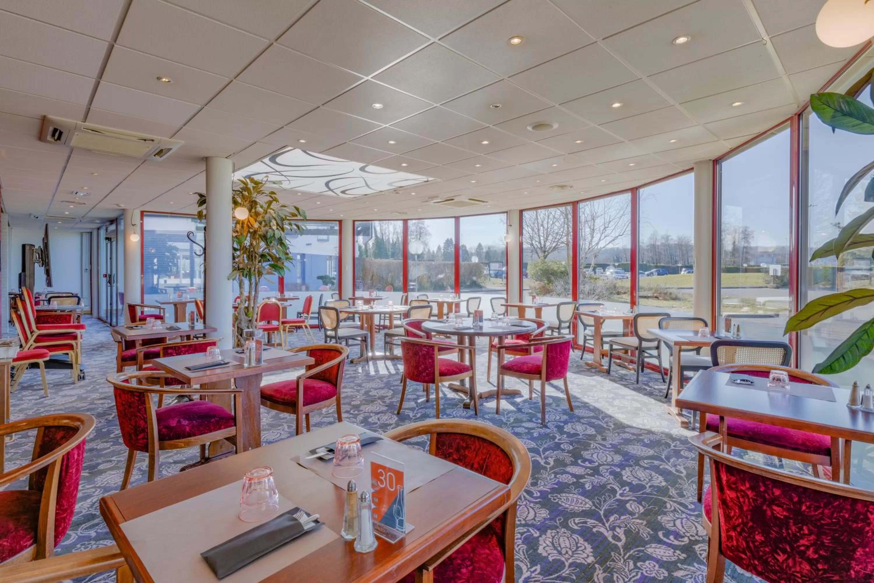 Restaurant/places to eat in Mercure Lyon Est Villefontaine