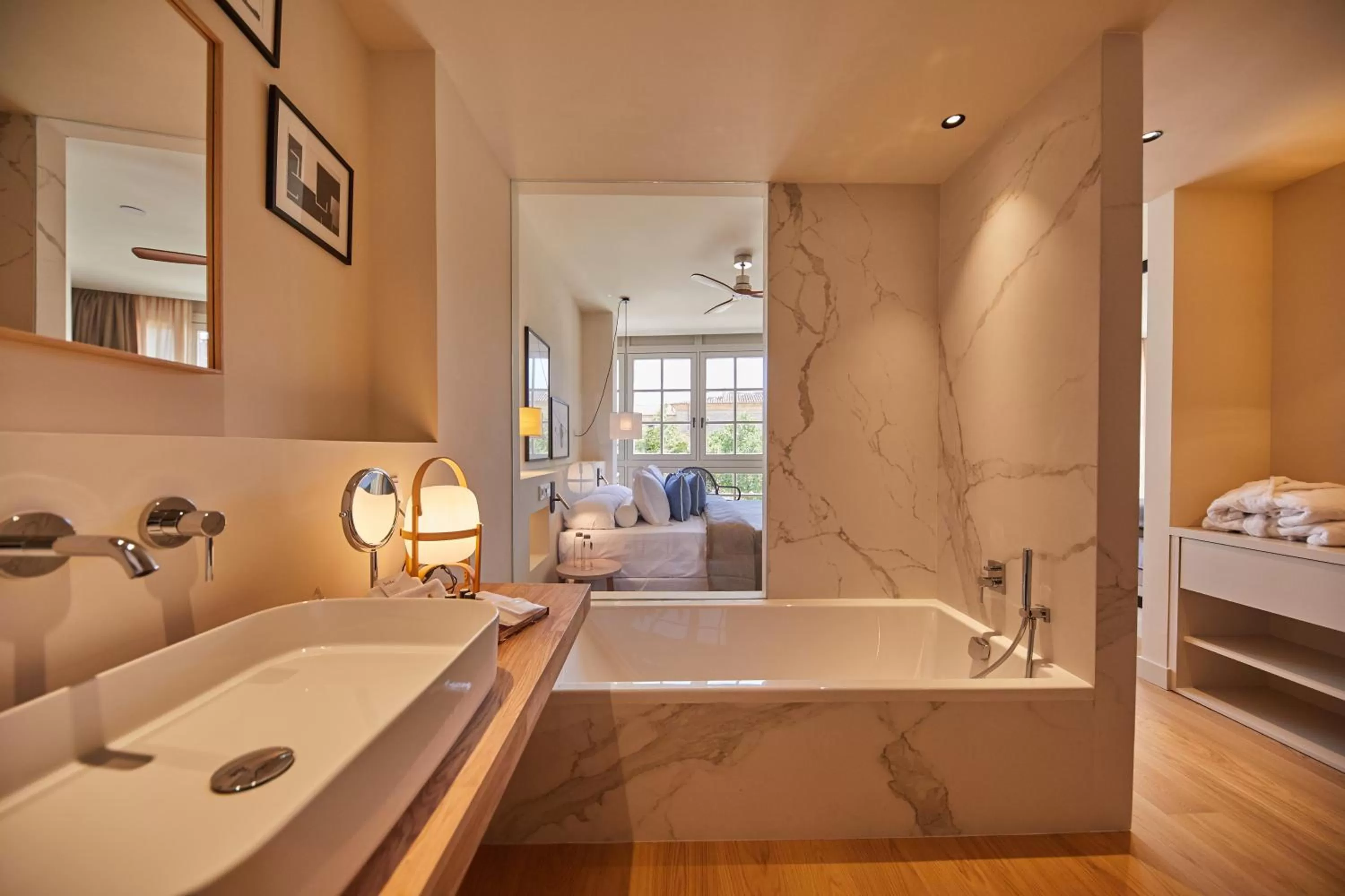 Bathroom, Bed in Mon Boutique Hotel