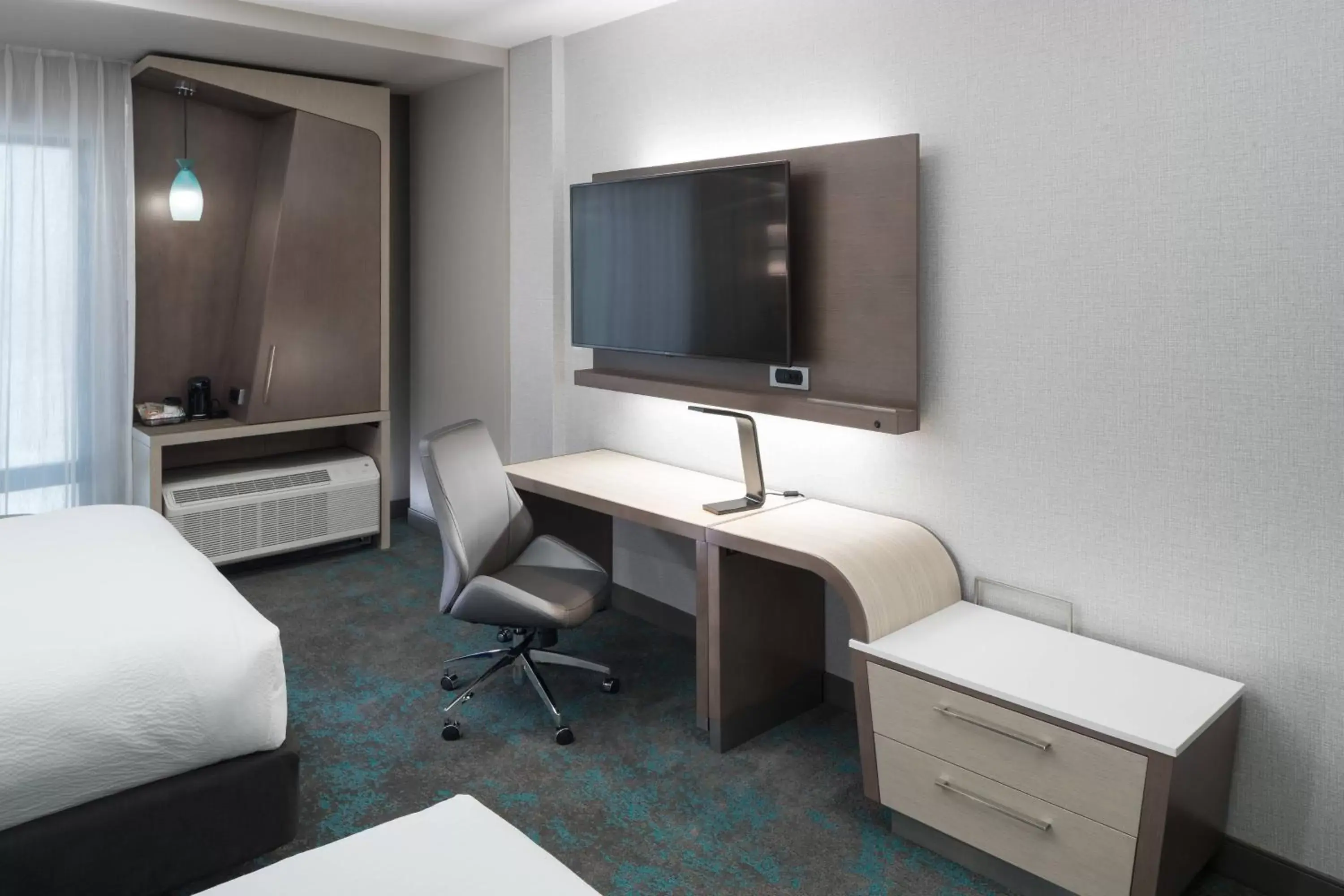 Photo of the whole room, TV/Entertainment Center in Courtyard by Marriott Houston Heights/I-10