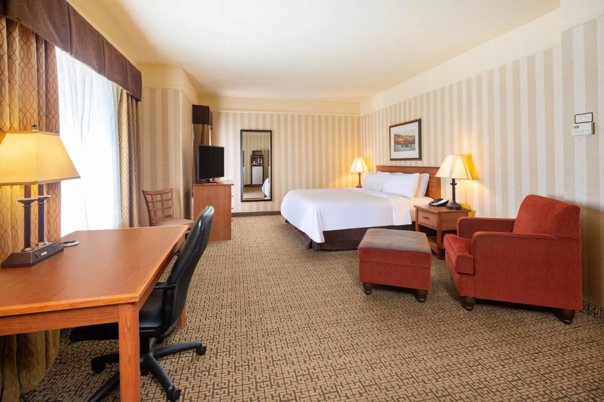 Photo of the whole room in Holiday Inn Express Hotel & Suites Astoria, an IHG Hotel