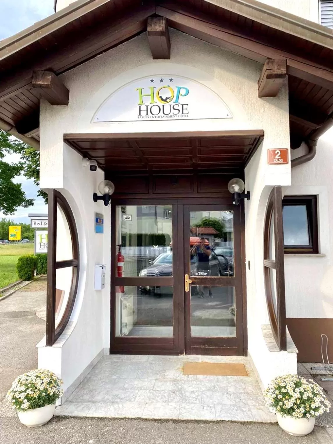 Property building in HOP HOUSE Garni Hotel