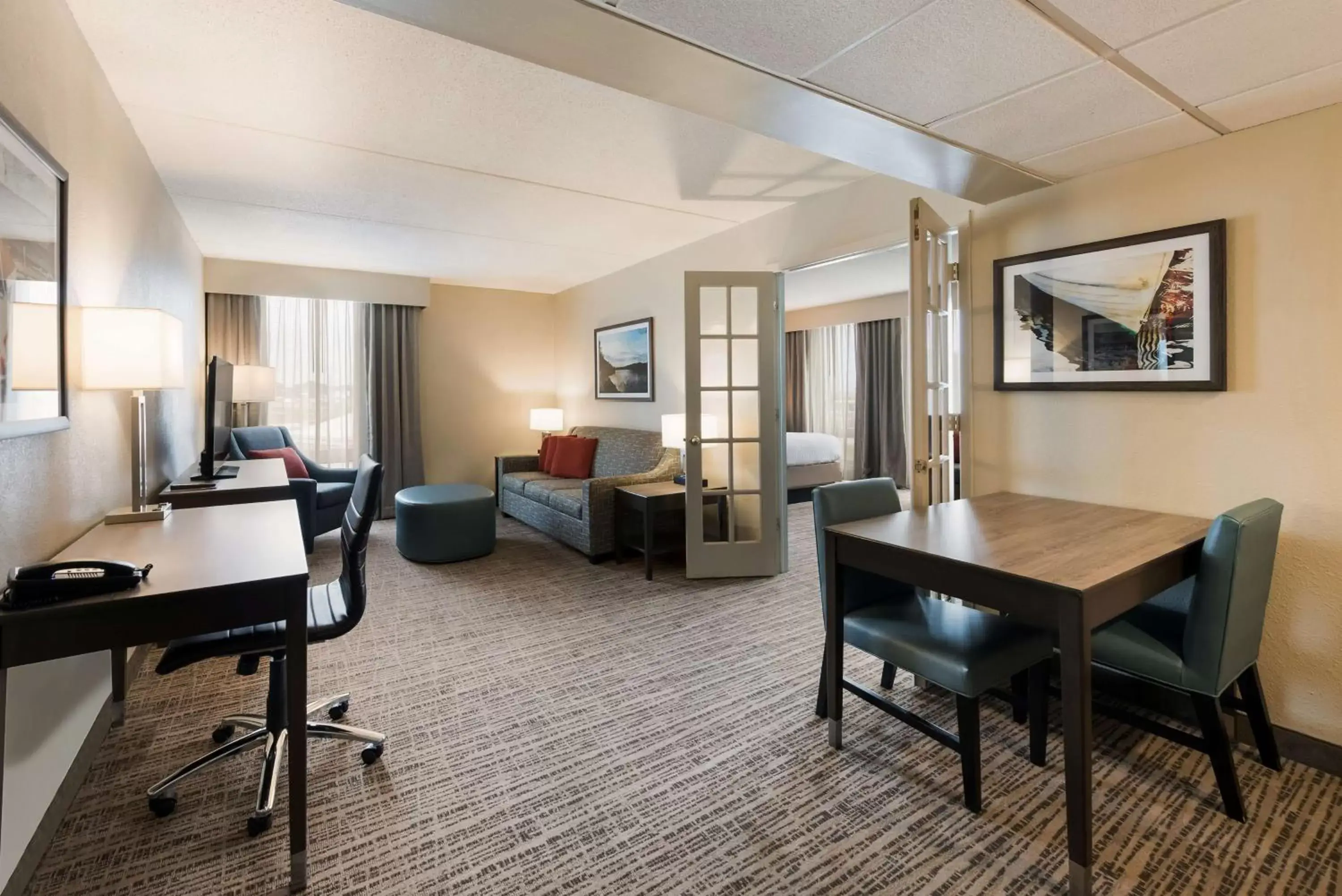 Bedroom, Dining Area in Best Western Holiday Lodge