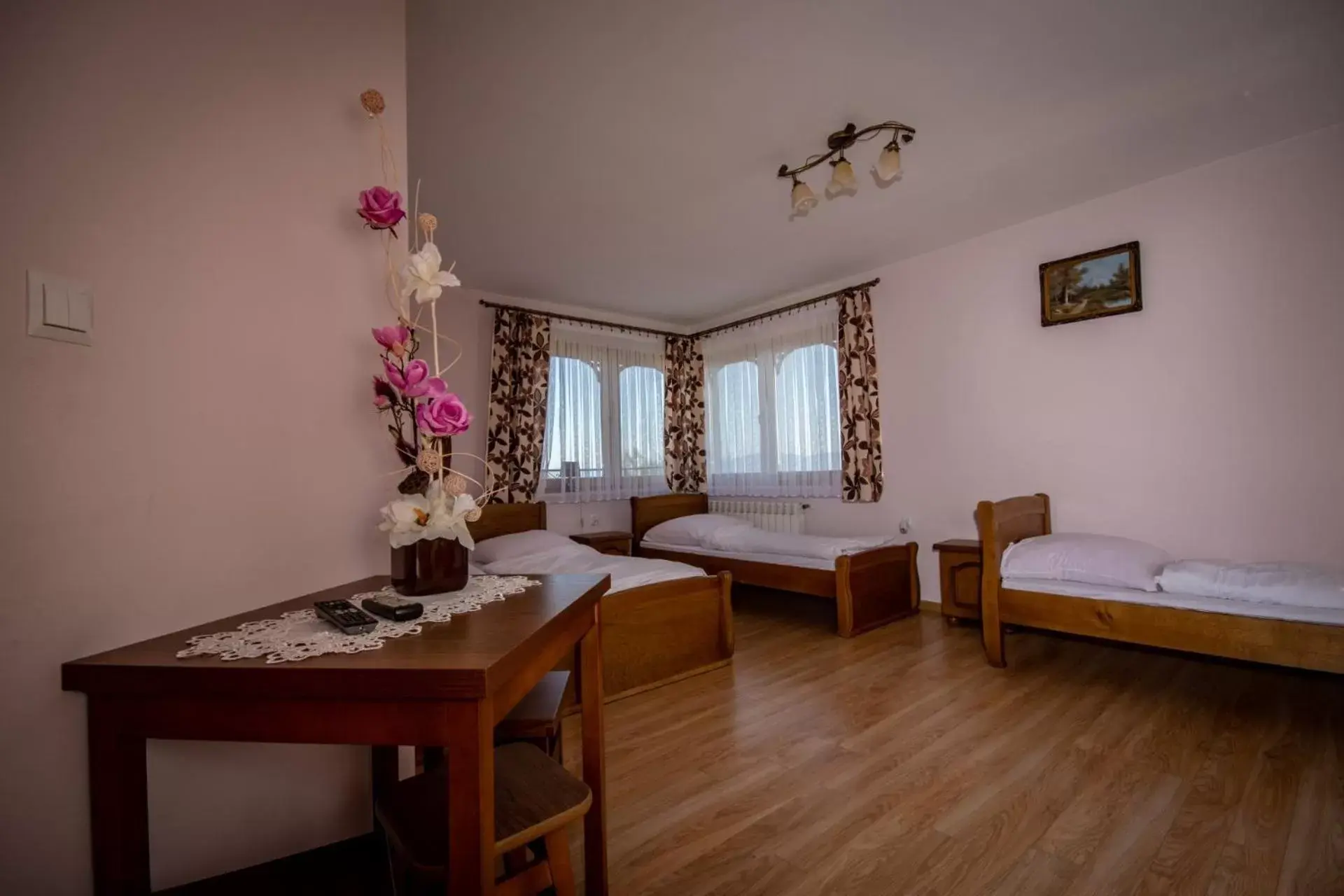 Quadruple Room with Balcony in Podhalanski Dworek z Jacuzzi Quadruple Room with Balcony in Podhalanski Dworek z Jacuzzi