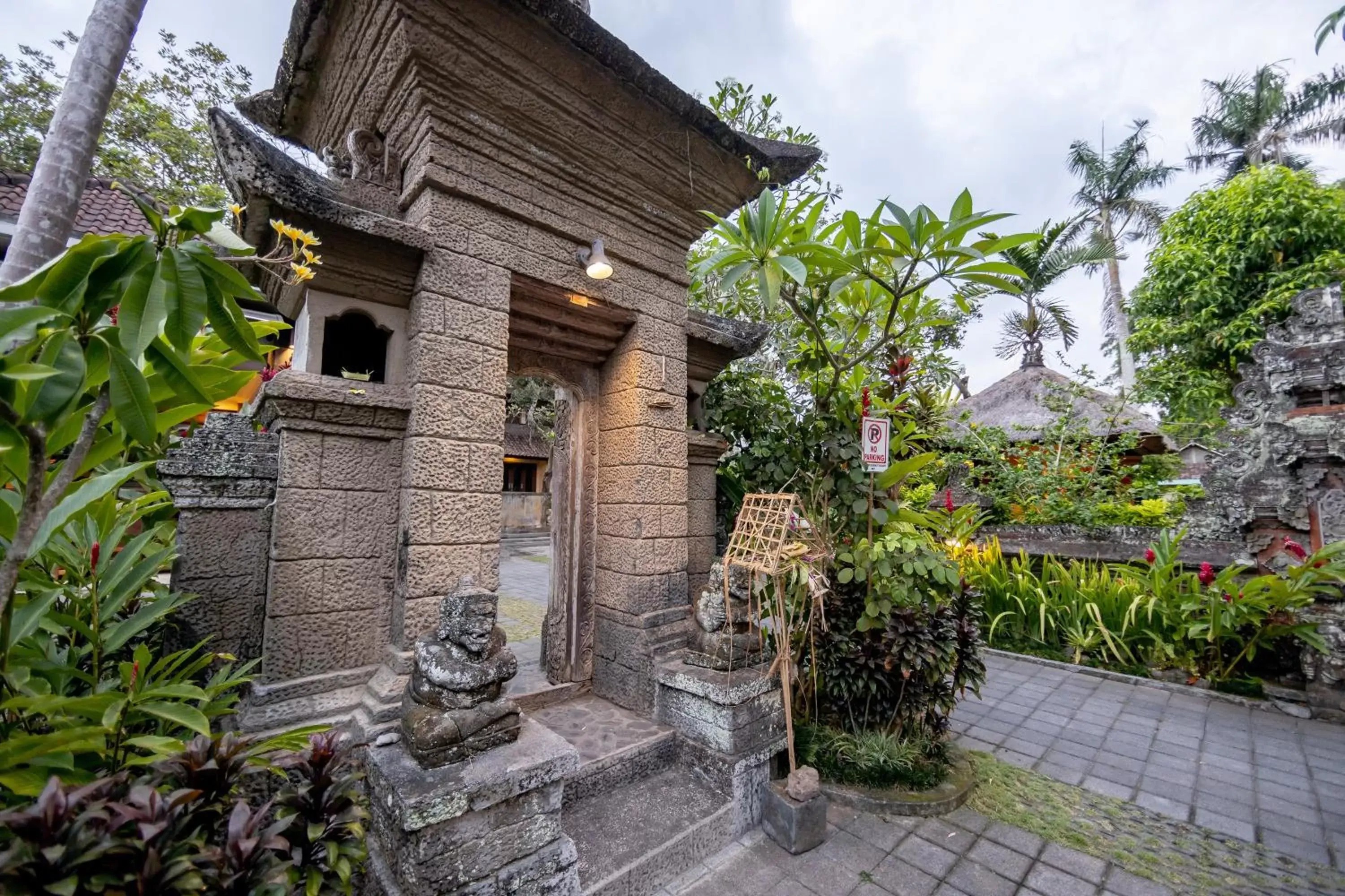 Property building, BBQ Facilities in De Munut Balinese Resort