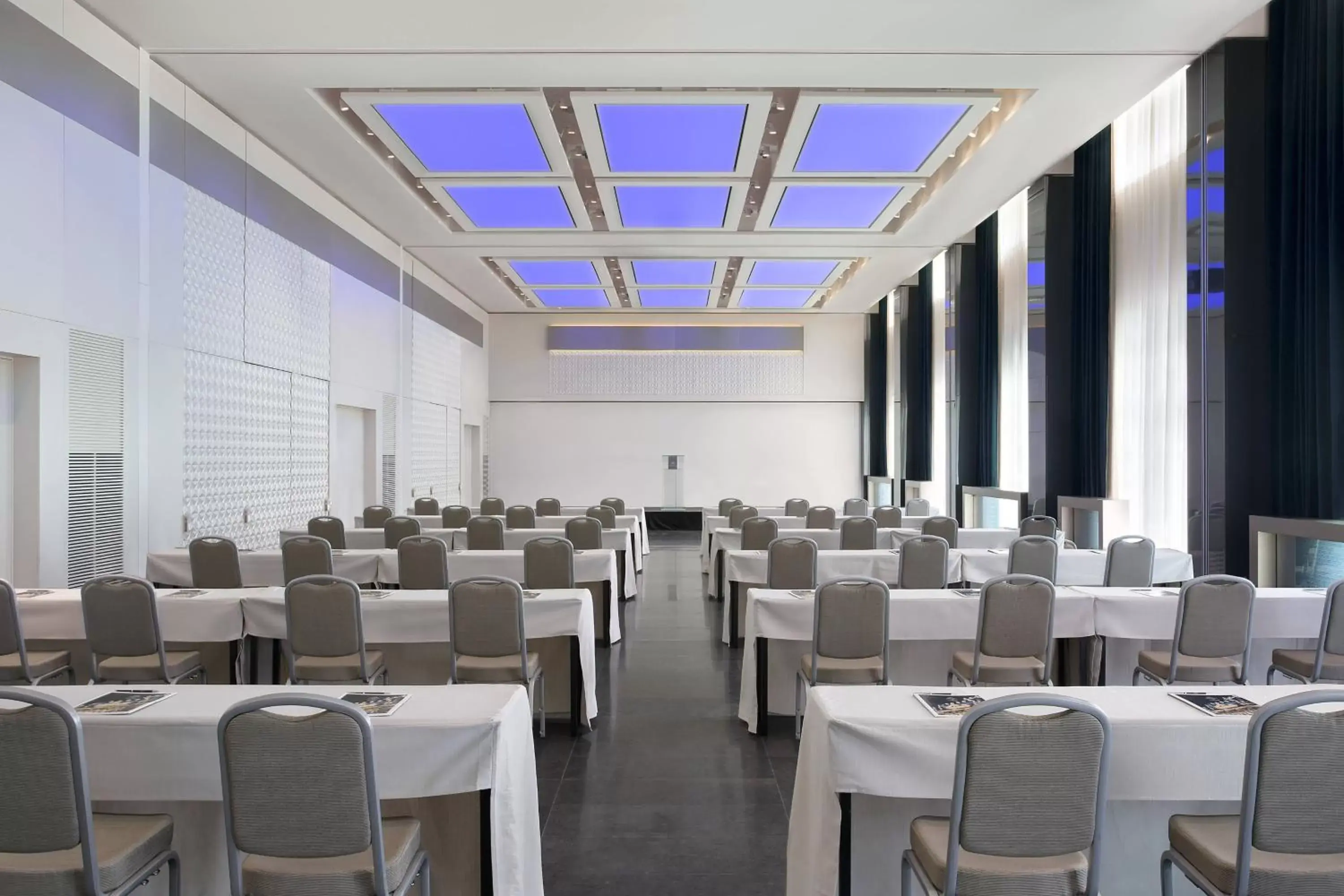 Meeting/conference room in Excelsior Hotel Gallia, a Luxury Collection Hotel, Milan