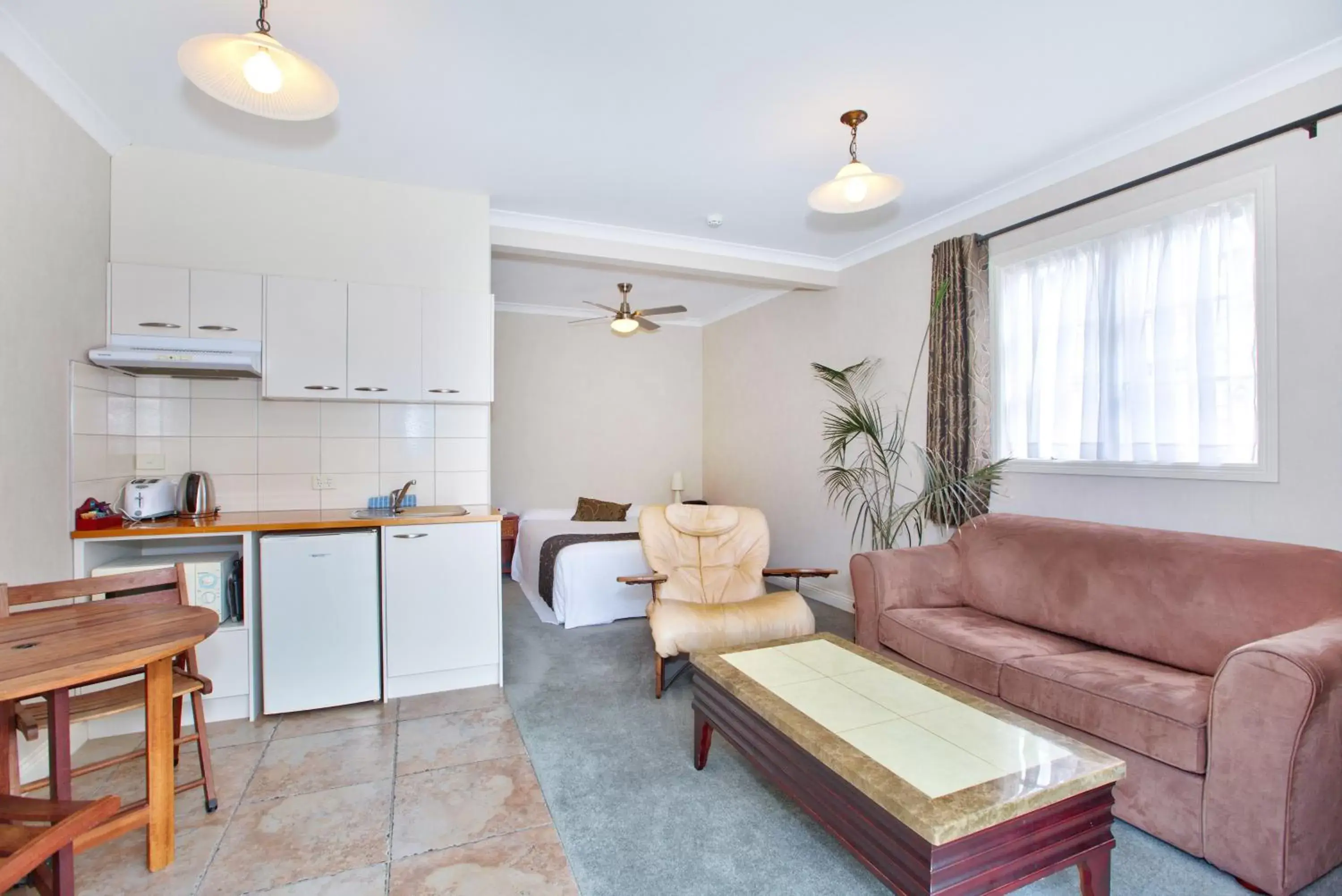 Shower, Seating Area in Warkworth Lodge