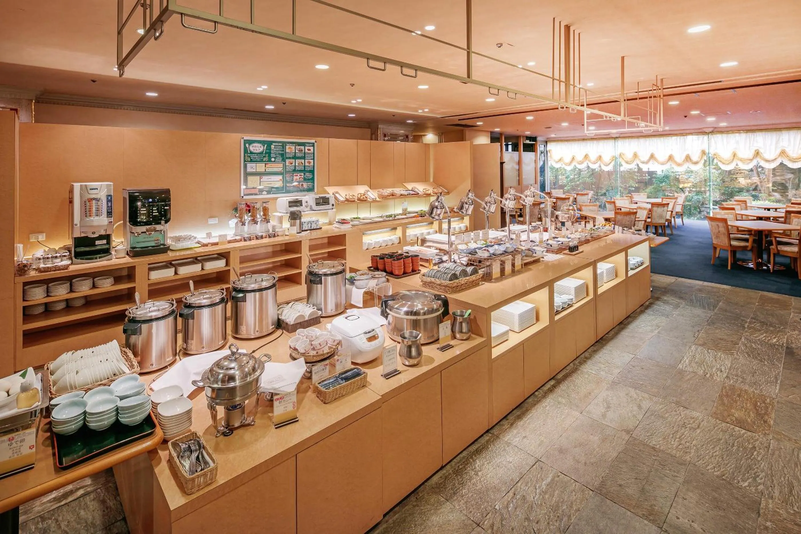 Restaurant/places to eat in Nara Royal Hotel