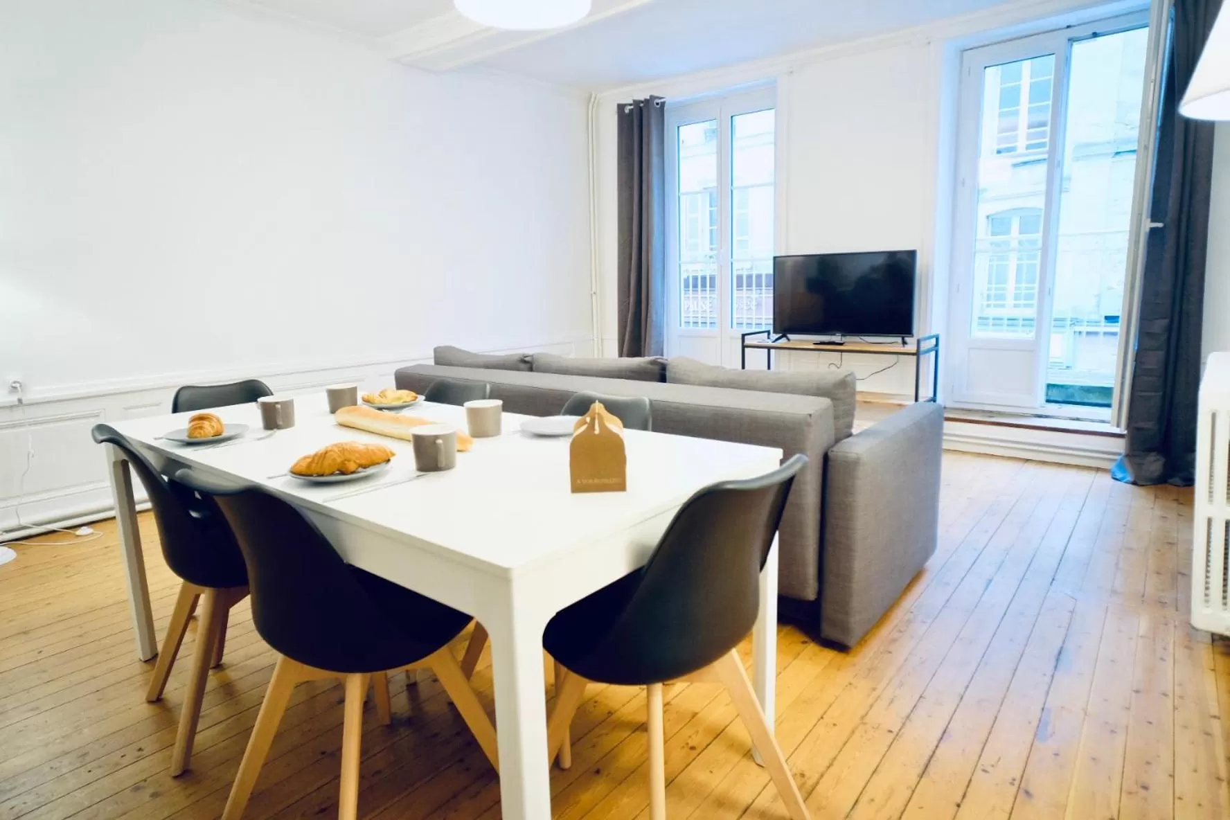 Dining Area in City Affaire : Bayeux Omaha